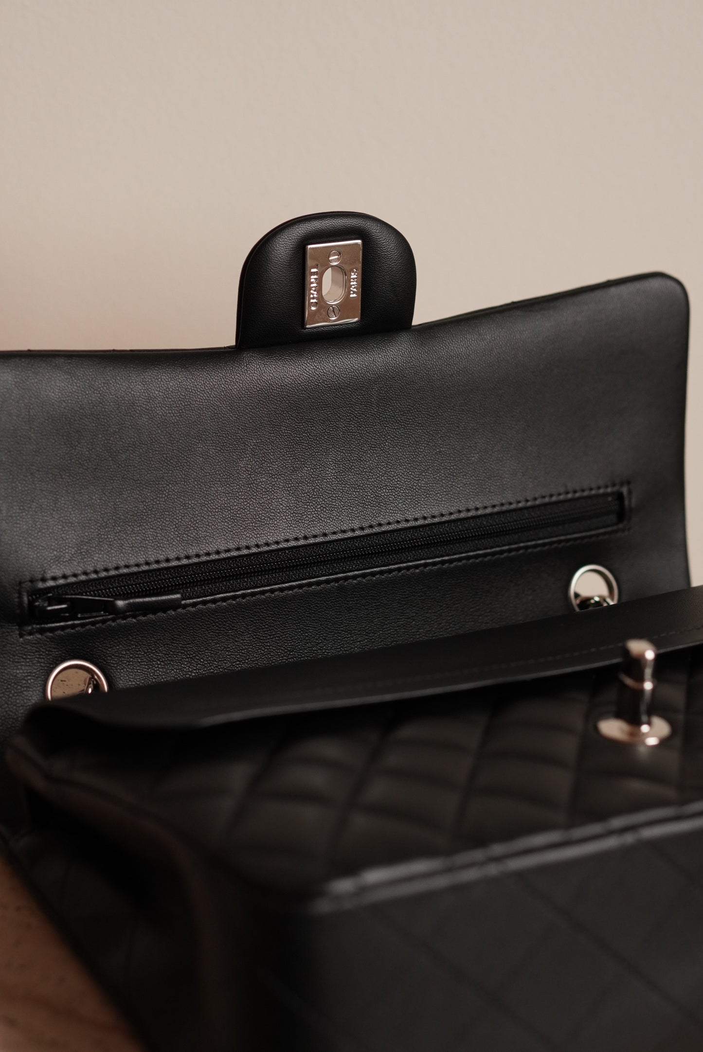 CHANEL CLASSIC MEDIUM DOUBLE FLAP | BLACK