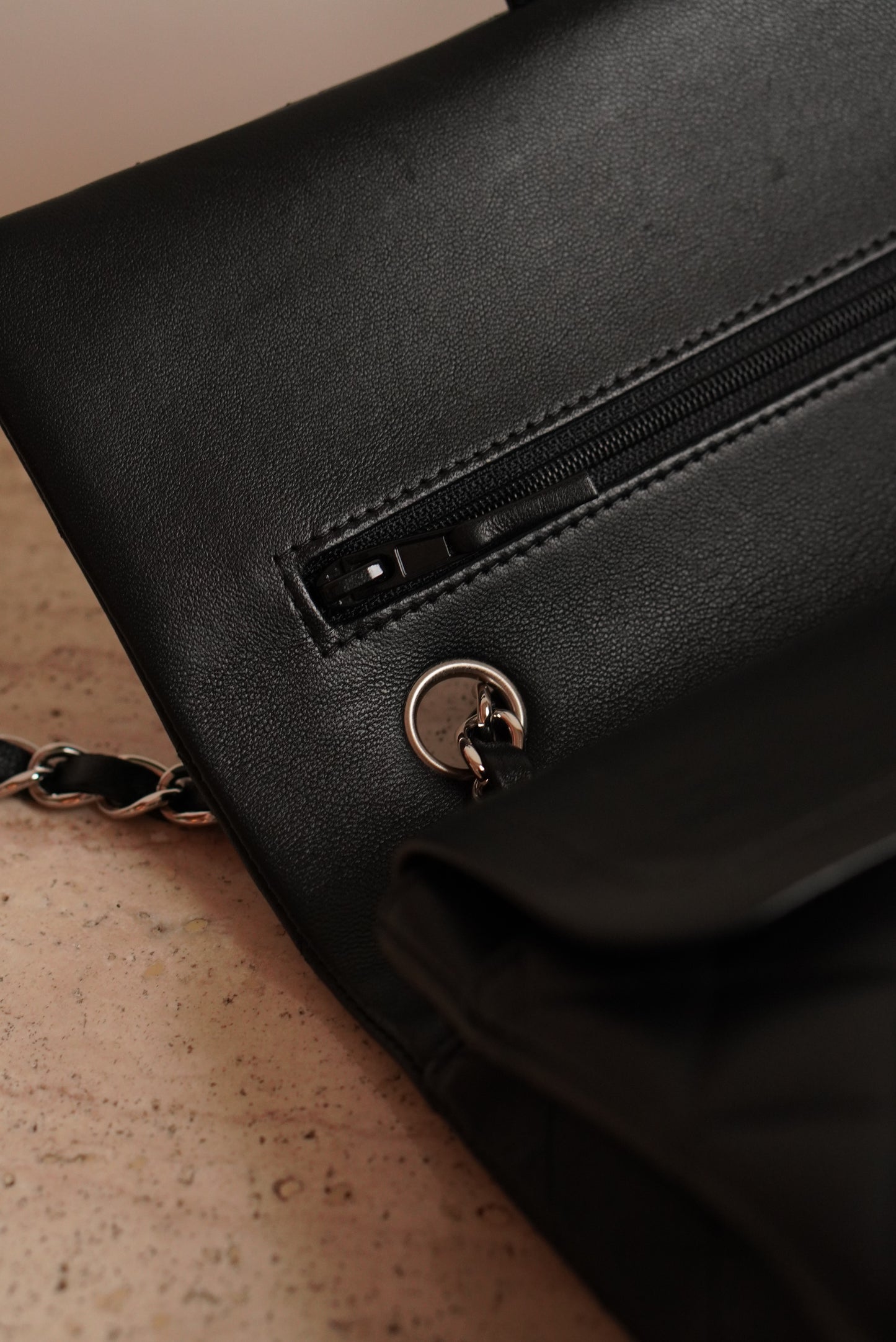 CHANEL CLASSIC MEDIUM DOUBLE FLAP | BLACK