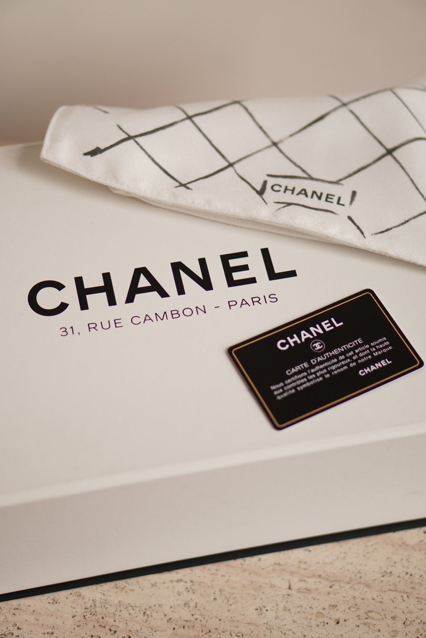 CHANEL CLASSIC MEDIUM DOUBLE FLAP | BLACK