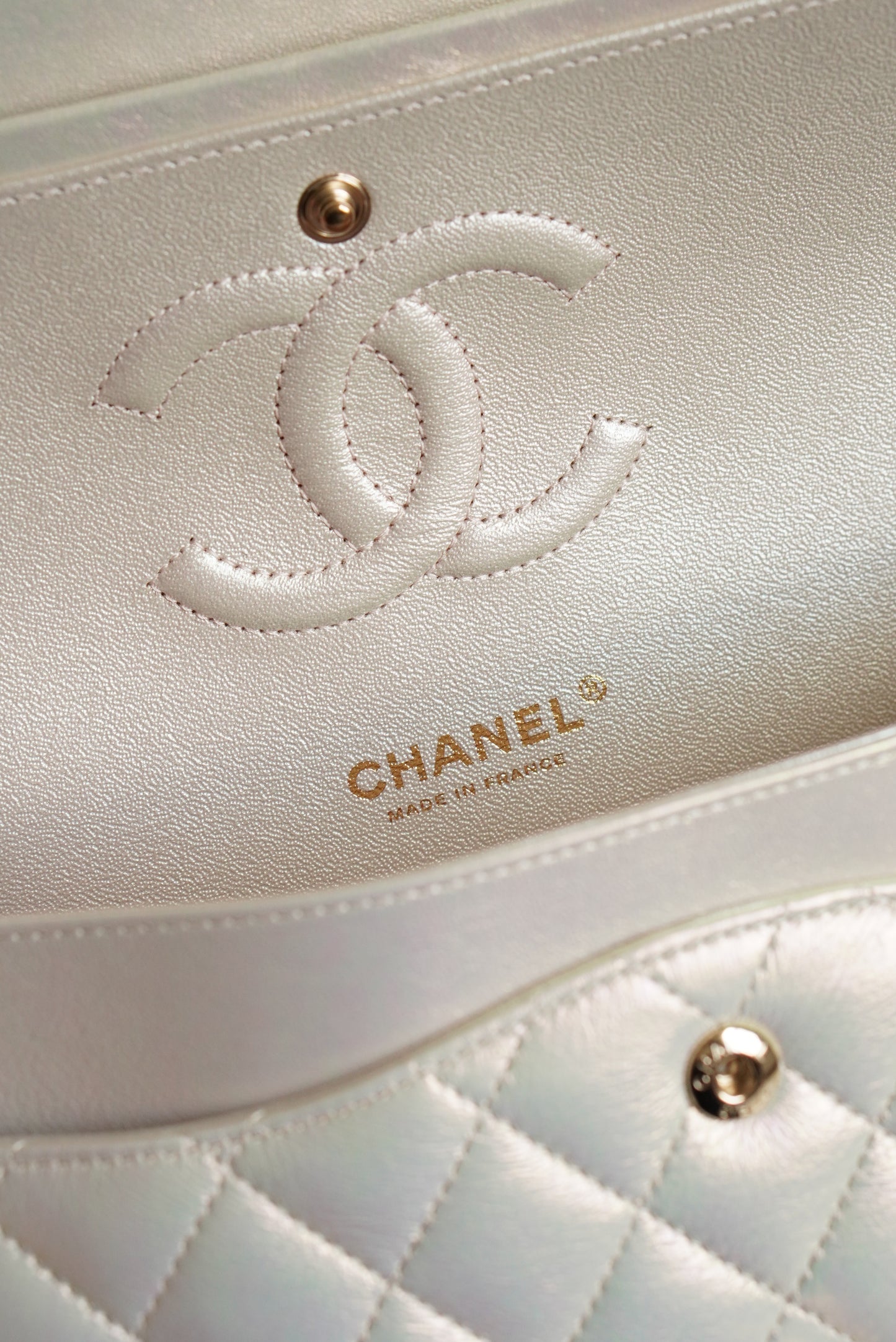 CHANEL CLASSIC MEDIUM DOUBLE FLAP | IRIDESCENT IVORY
