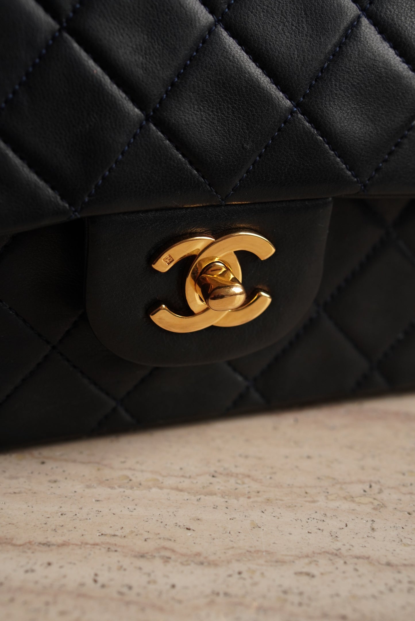 CHANEL CLASSIC MEDIUM DOUBLE FLAP | NAVY BLUE