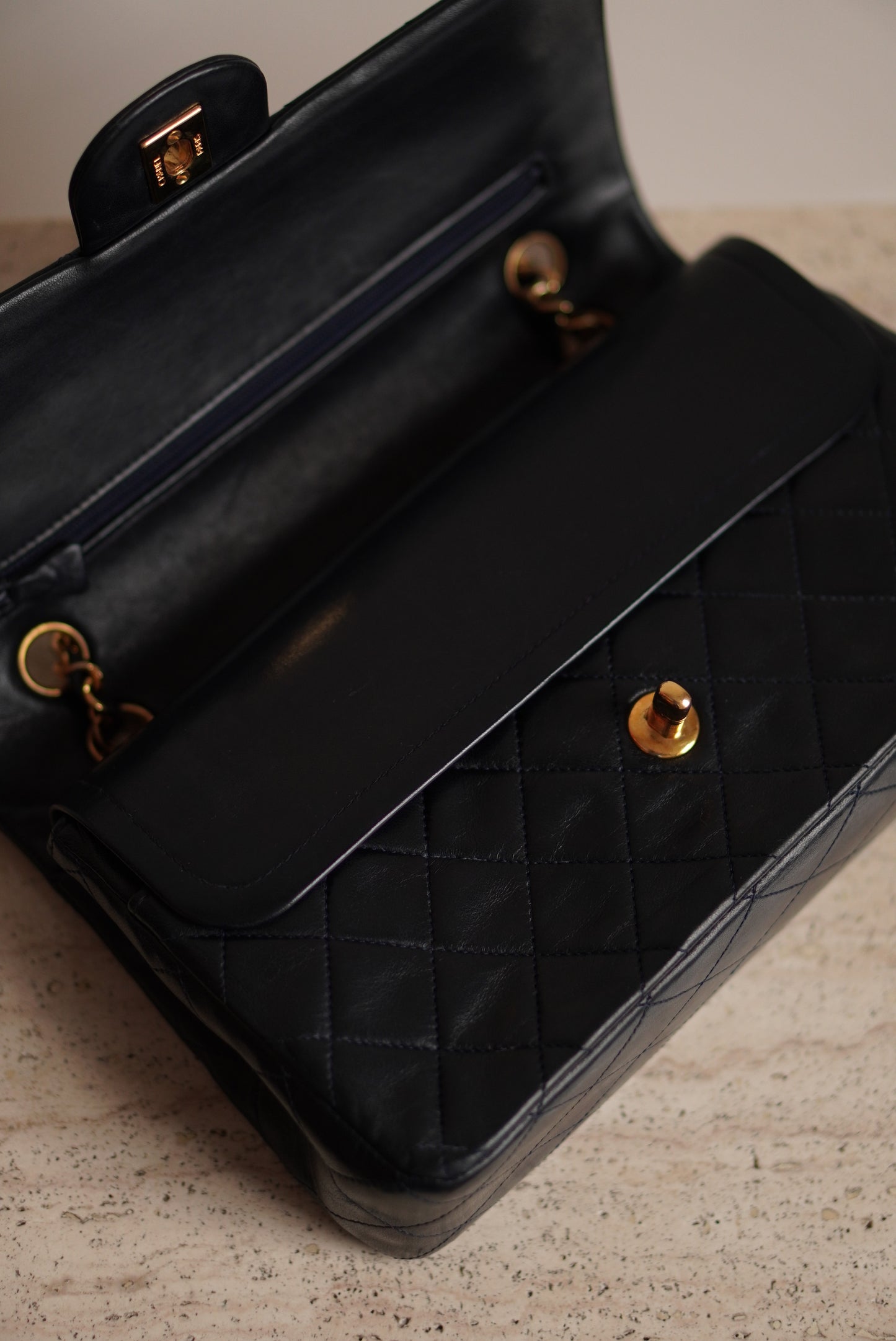 CHANEL CLASSIC MEDIUM DOUBLE FLAP | NAVY BLUE
