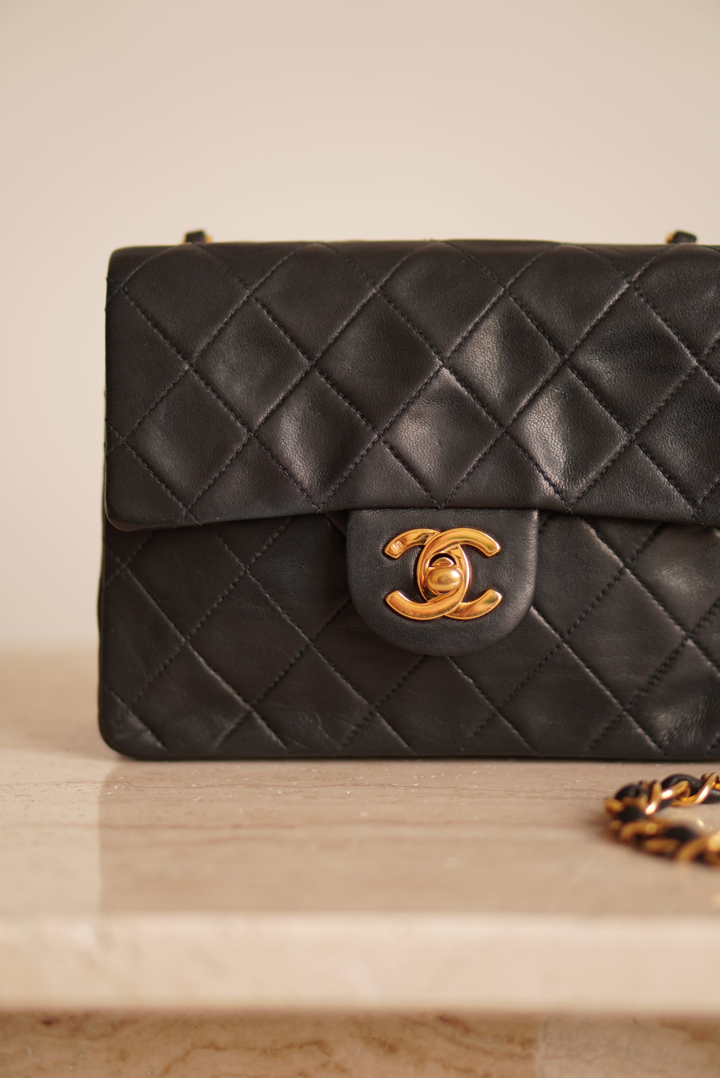 CHANEL CLASSIC MINI SQUARE | BLACK