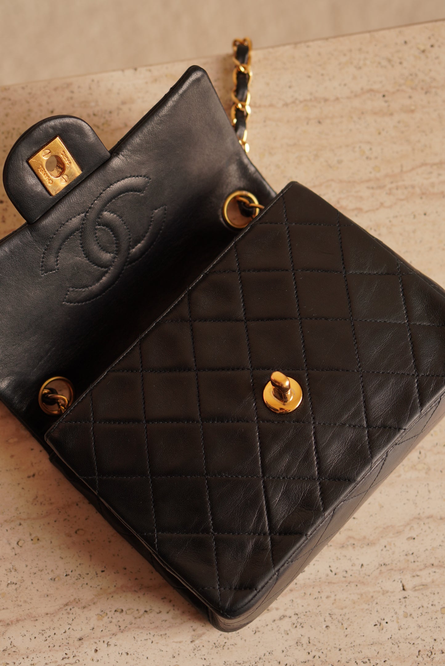 CHANEL CLASSIC MINI SQUARE | BLACK