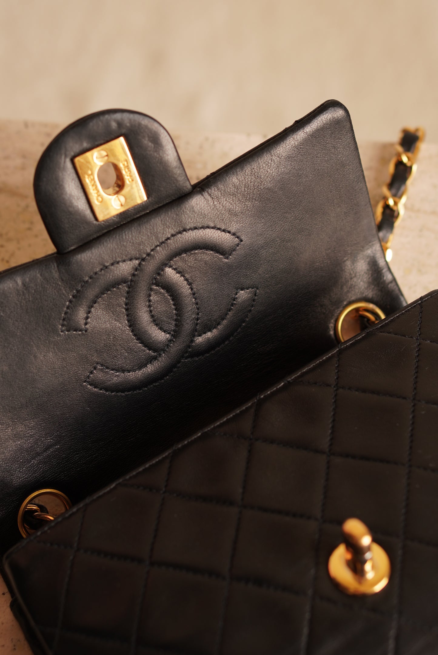 CHANEL CLASSIC MINI SQUARE | BLACK