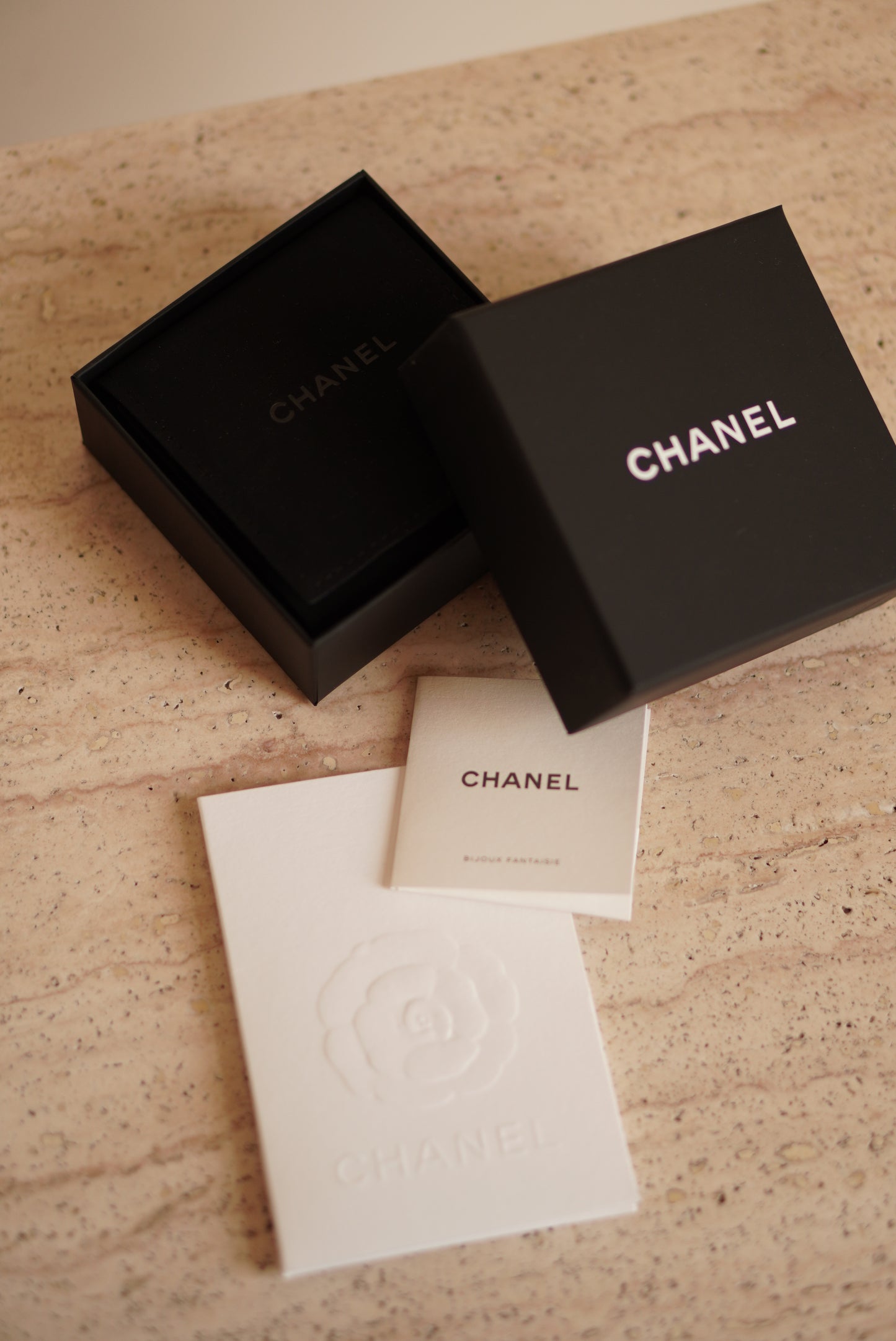 CHANEL EARRINGS B24 C