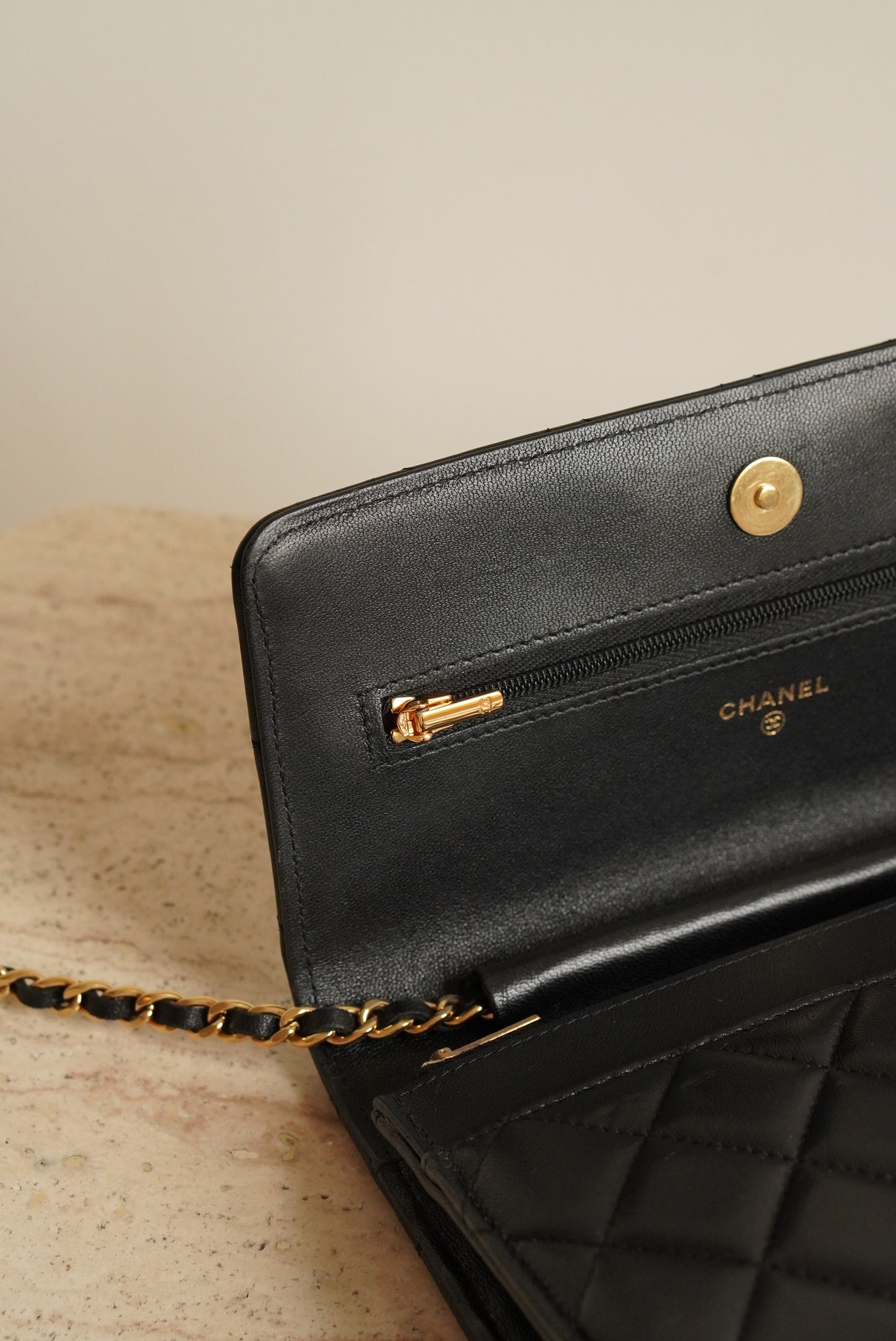 CHANEL WALLET ON CHAIN | BLACK