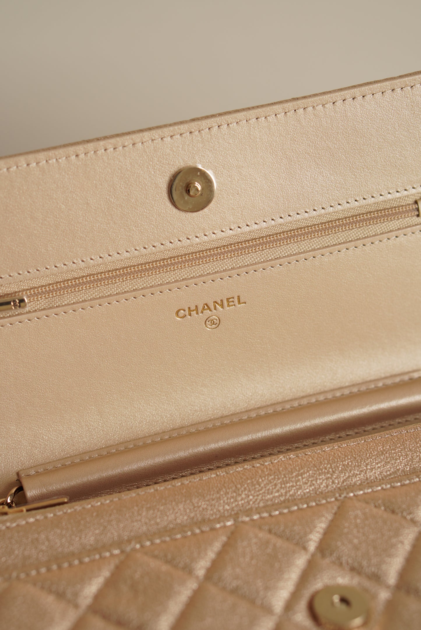 CHANEL WALLET ON CHAIN | METALLIC GOLD