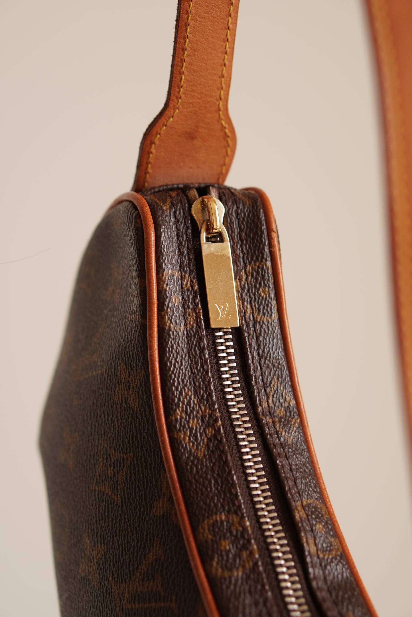LOUIS VUITTON CROISSANT PM