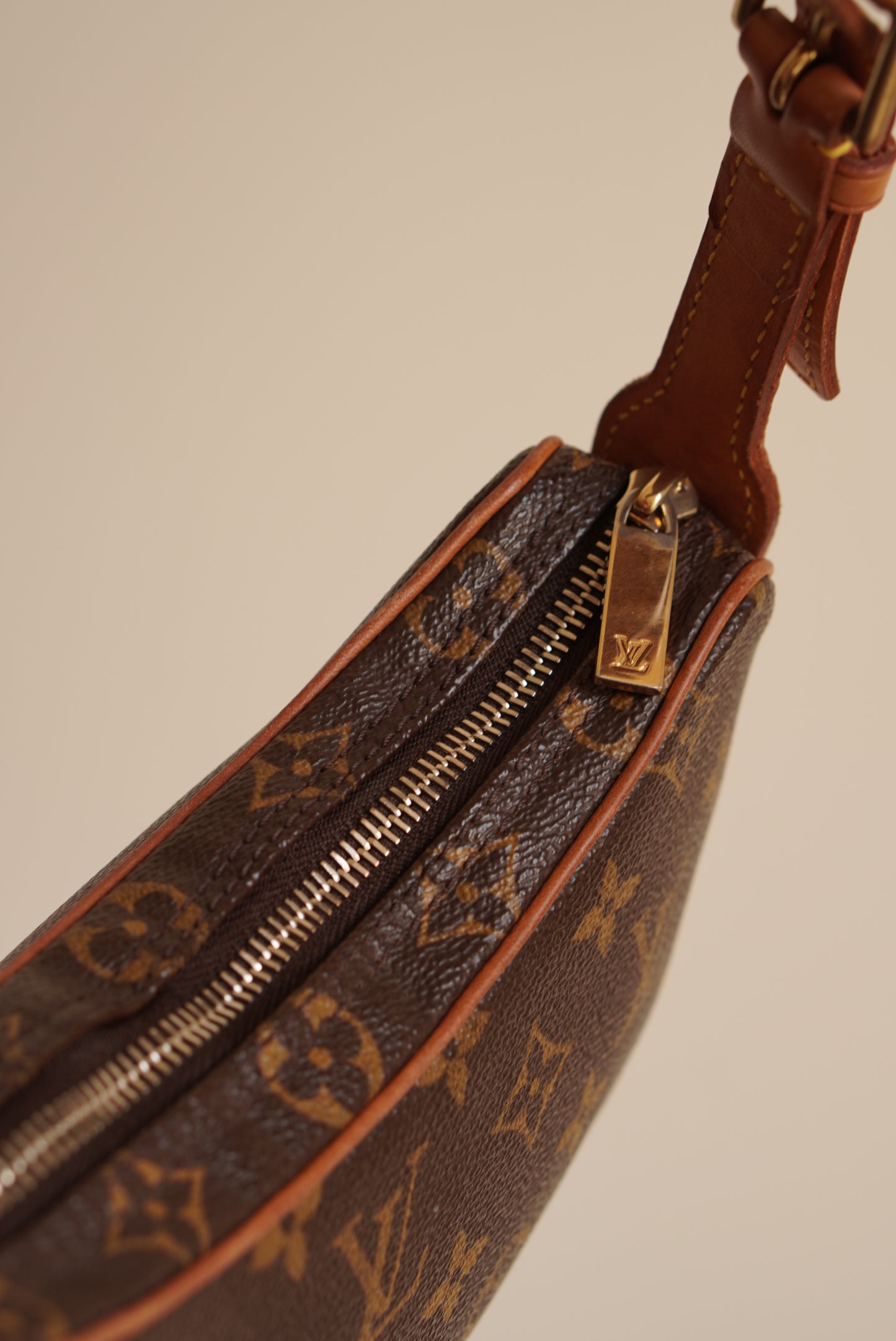 LOUIS VUITTON CROISSANT PM