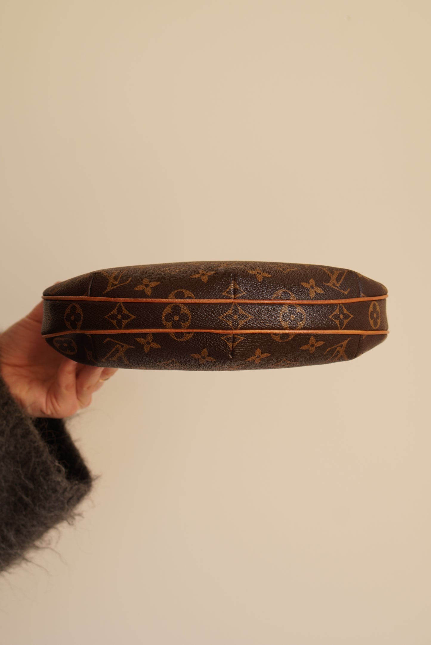LOUIS VUITTON CROISSANT PM