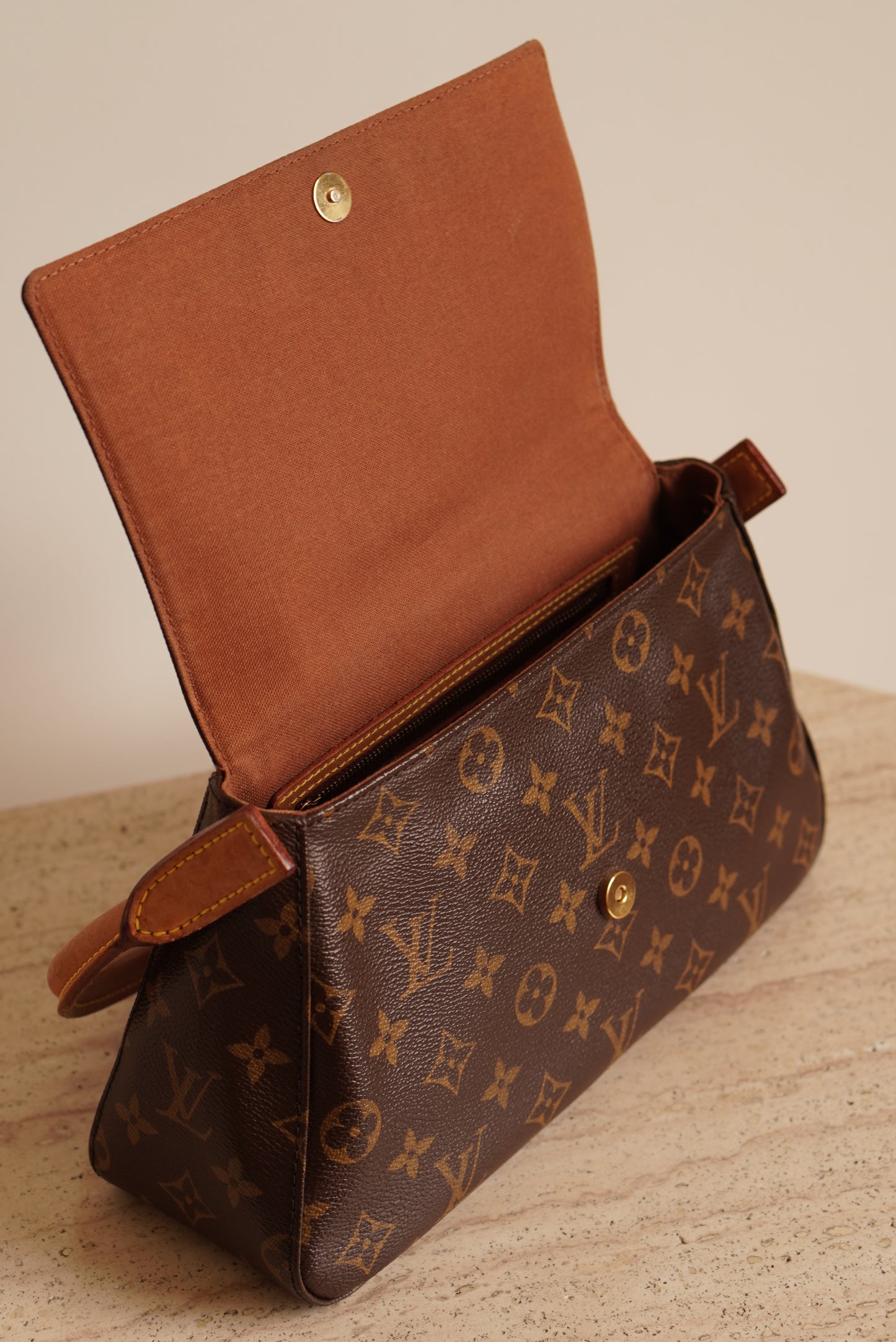 LOUIS VUITTON LOOPING PM