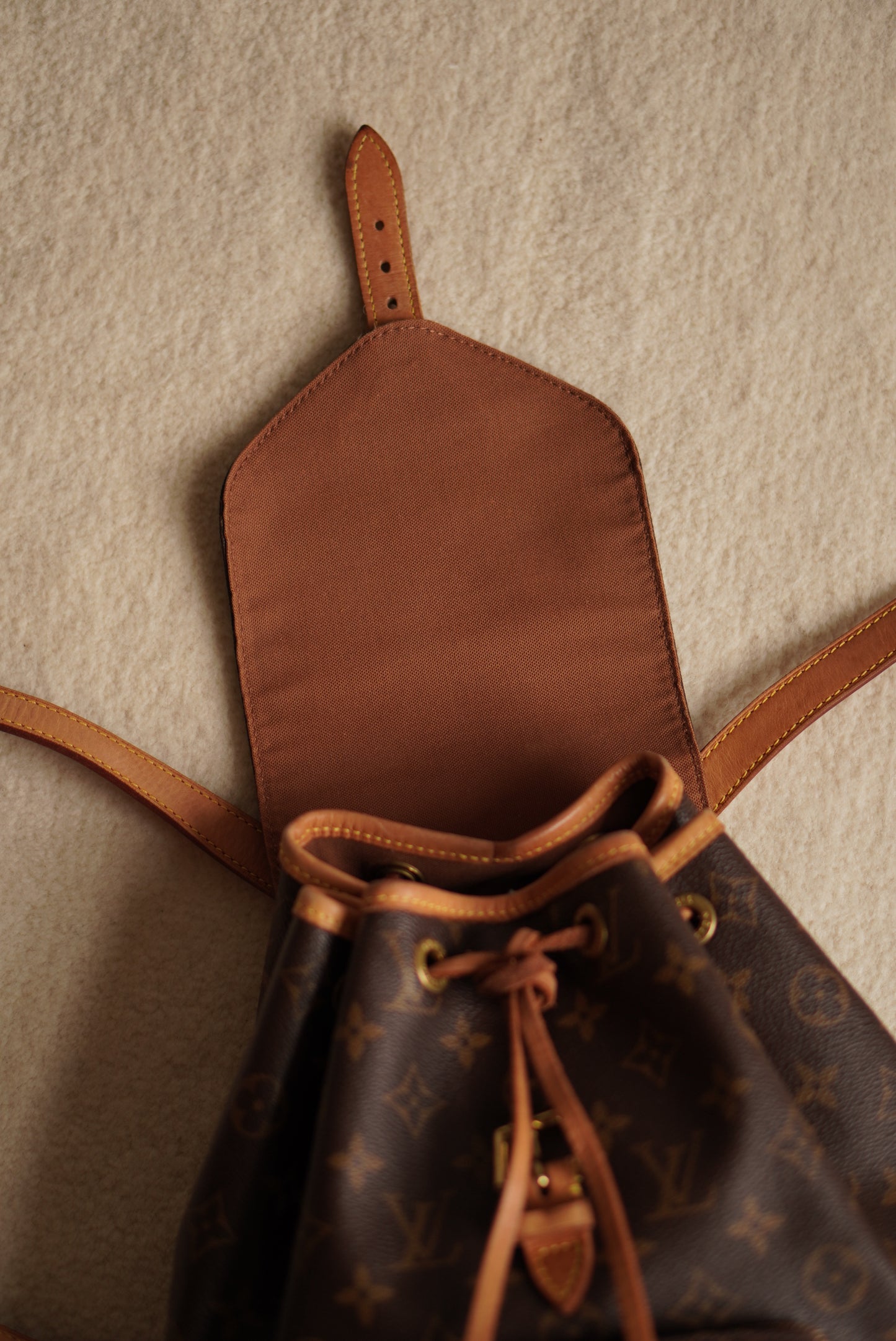 LOUIS VUITTON MONTSOURIS MM