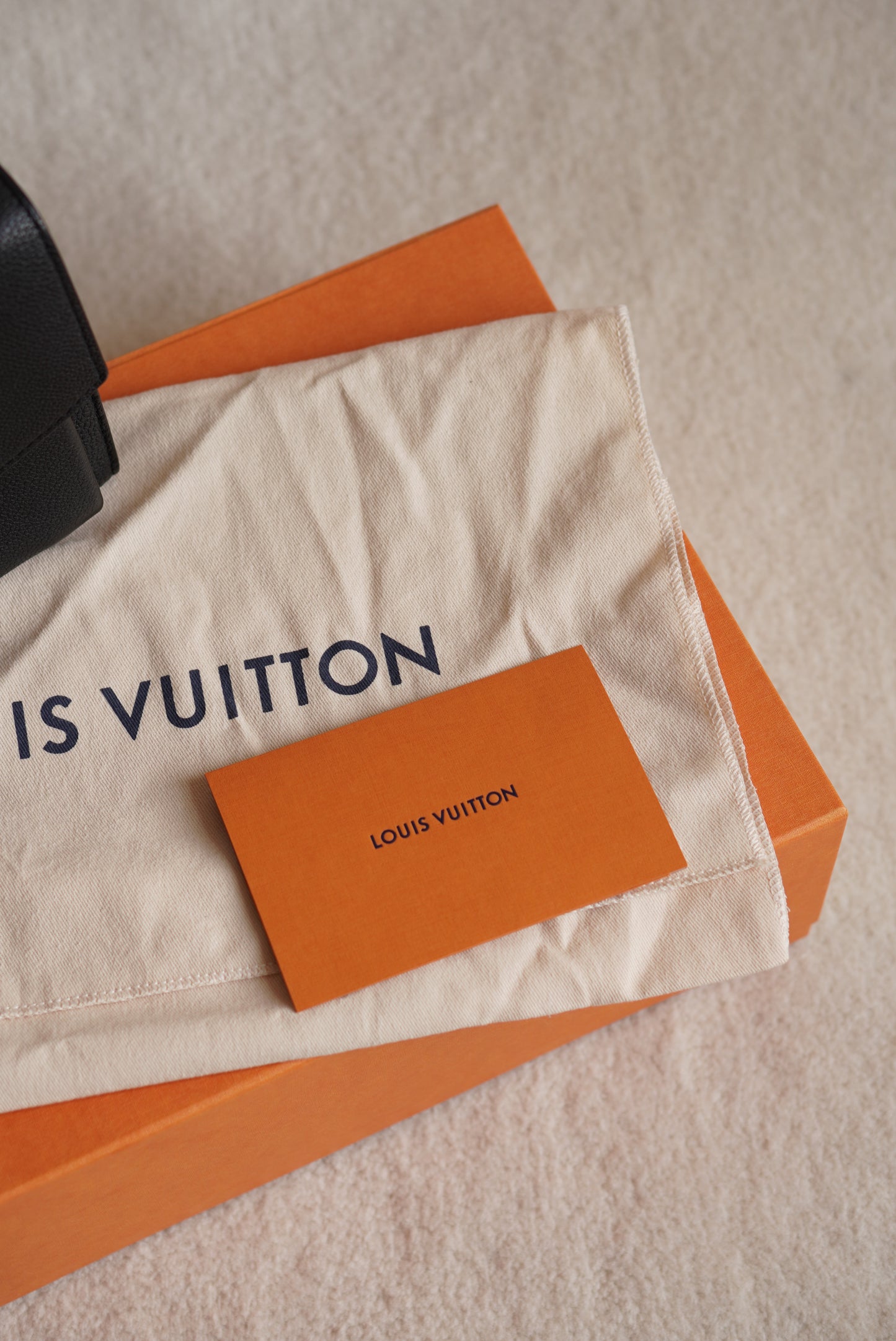 LOUIS VUITTON MYLOCKME CHAIN | BLACK