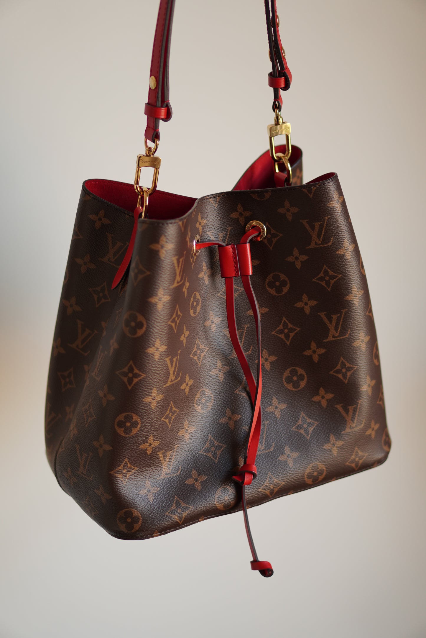 LOUIS VUITTON NÉONOÉ