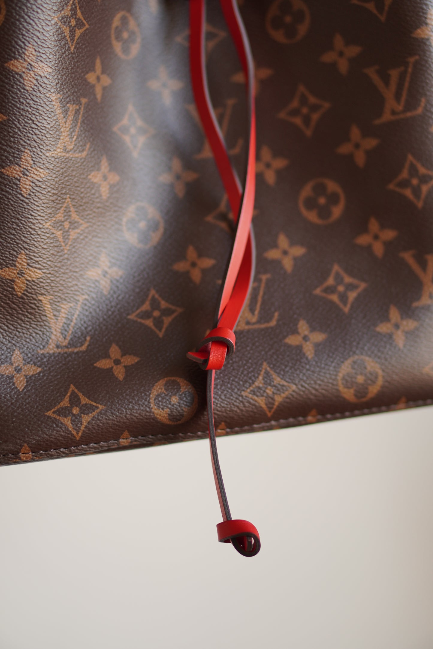 LOUIS VUITTON NÉONOÉ