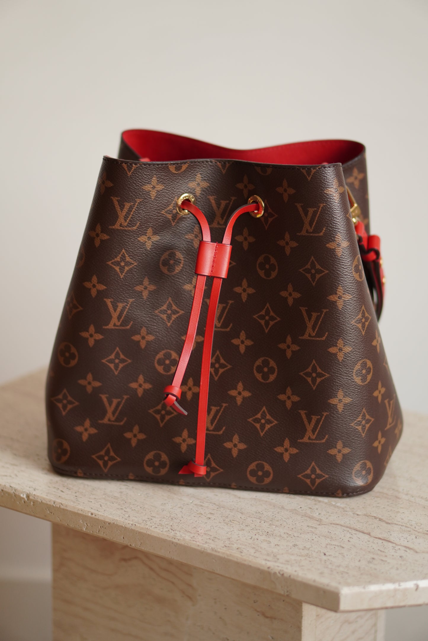 LOUIS VUITTON NÉONOÉ