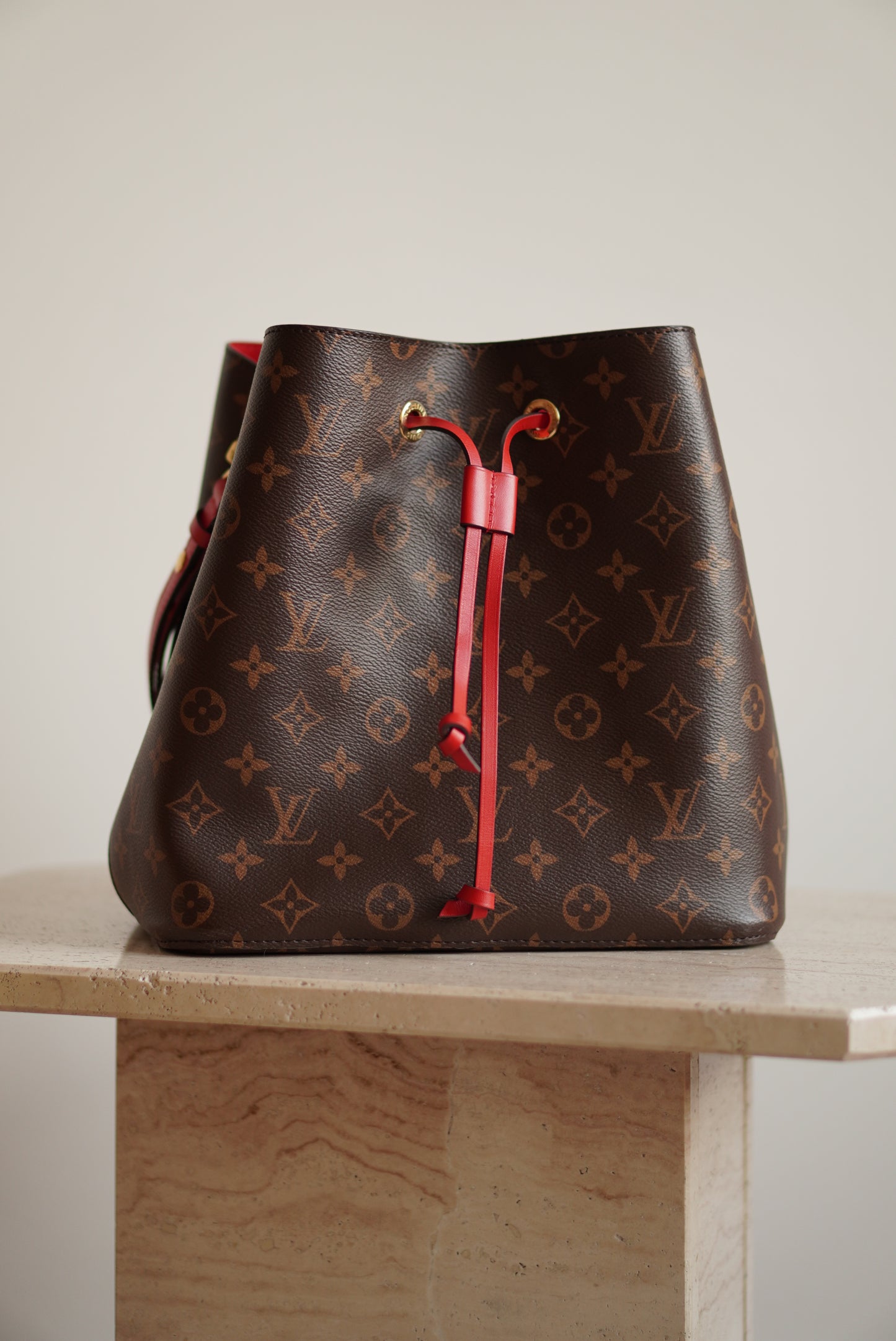 LOUIS VUITTON NÉONOÉ