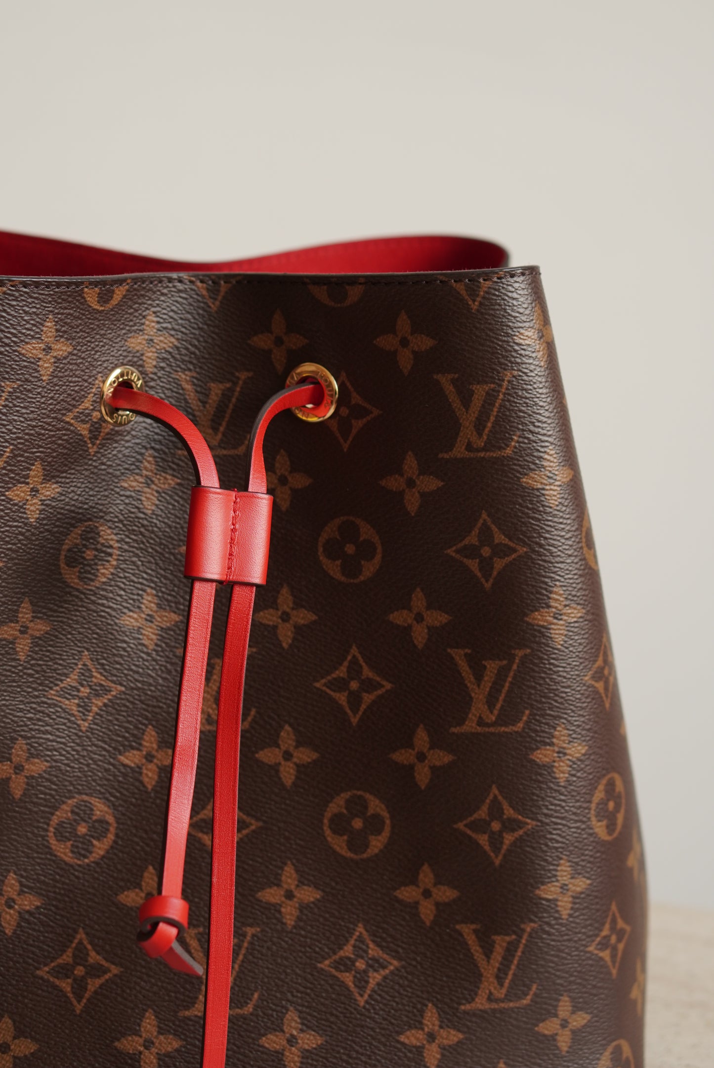 LOUIS VUITTON NÉONOÉ