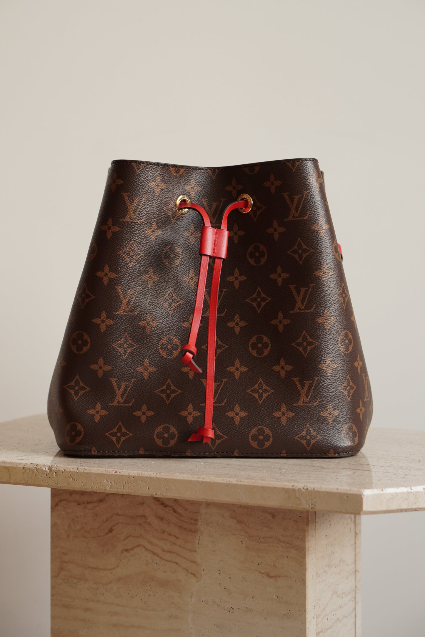 LOUIS VUITTON NÉONOÉ