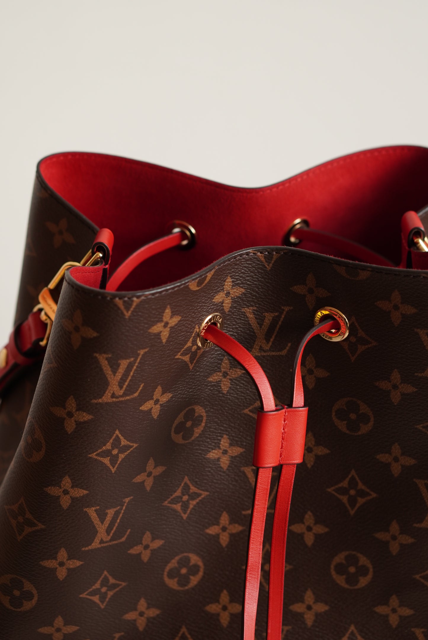 LOUIS VUITTON NÉONOÉ