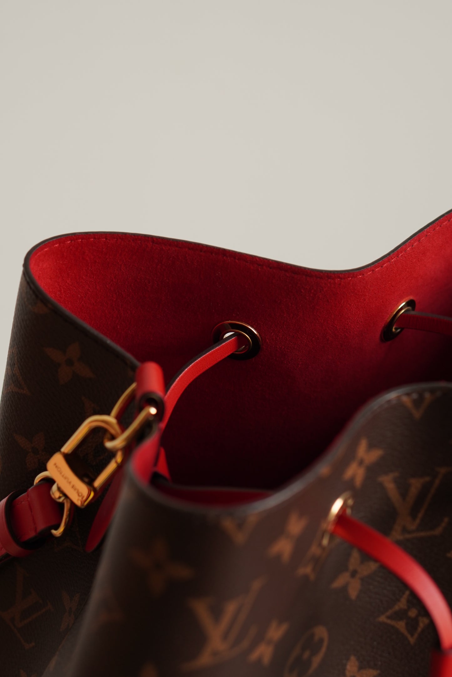 LOUIS VUITTON NÉONOÉ
