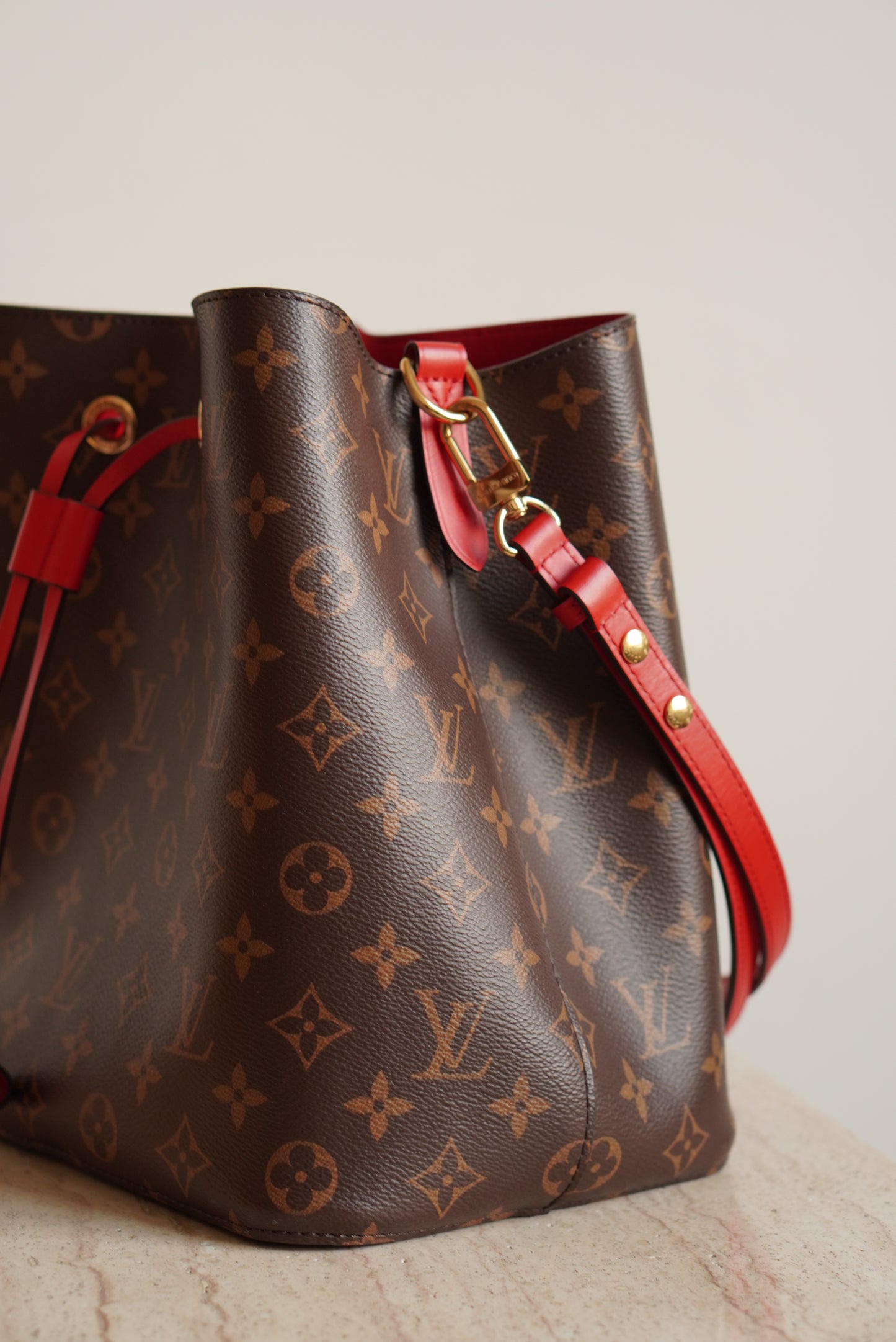 LOUIS VUITTON NÉONOÉ
