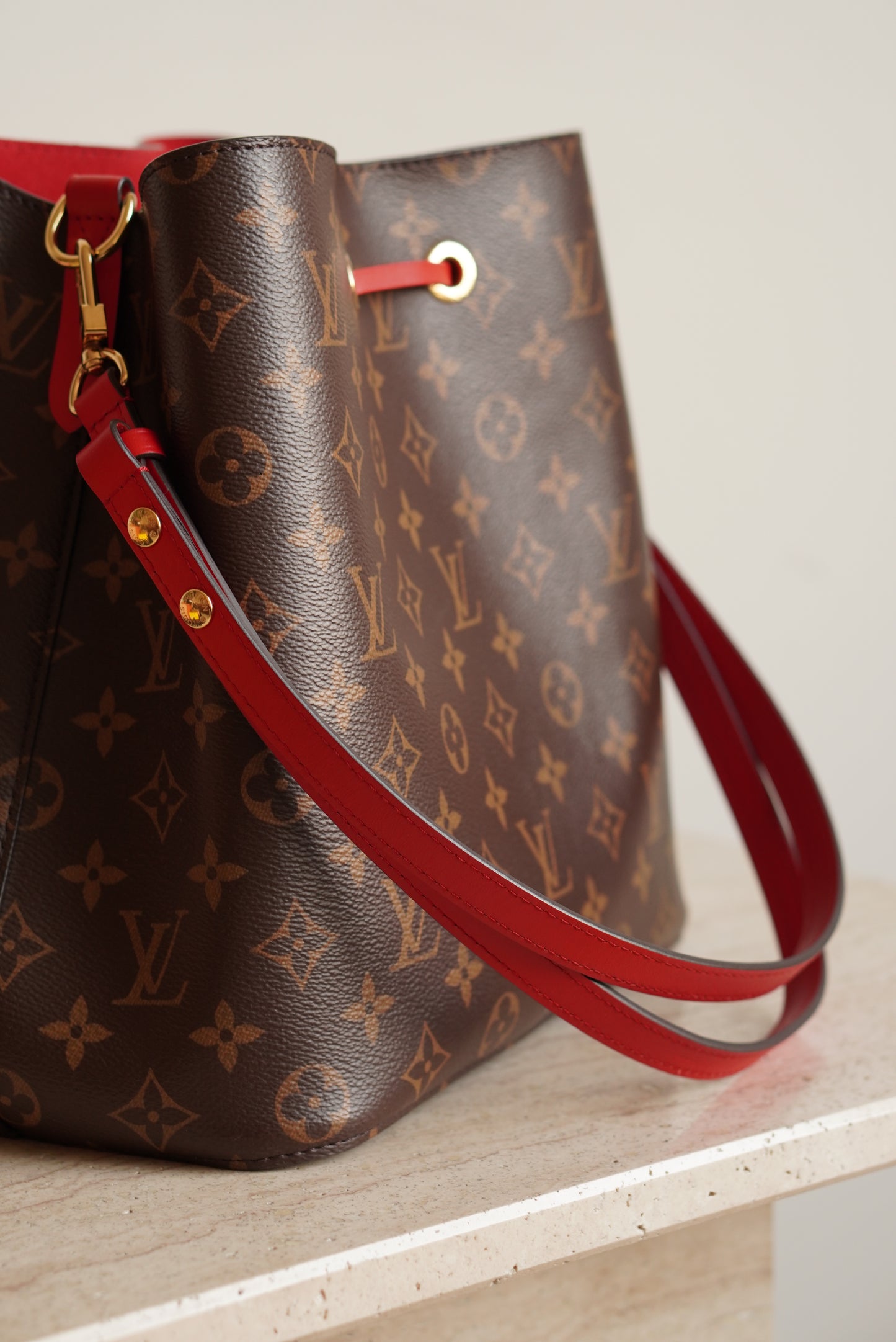 LOUIS VUITTON NÉONOÉ