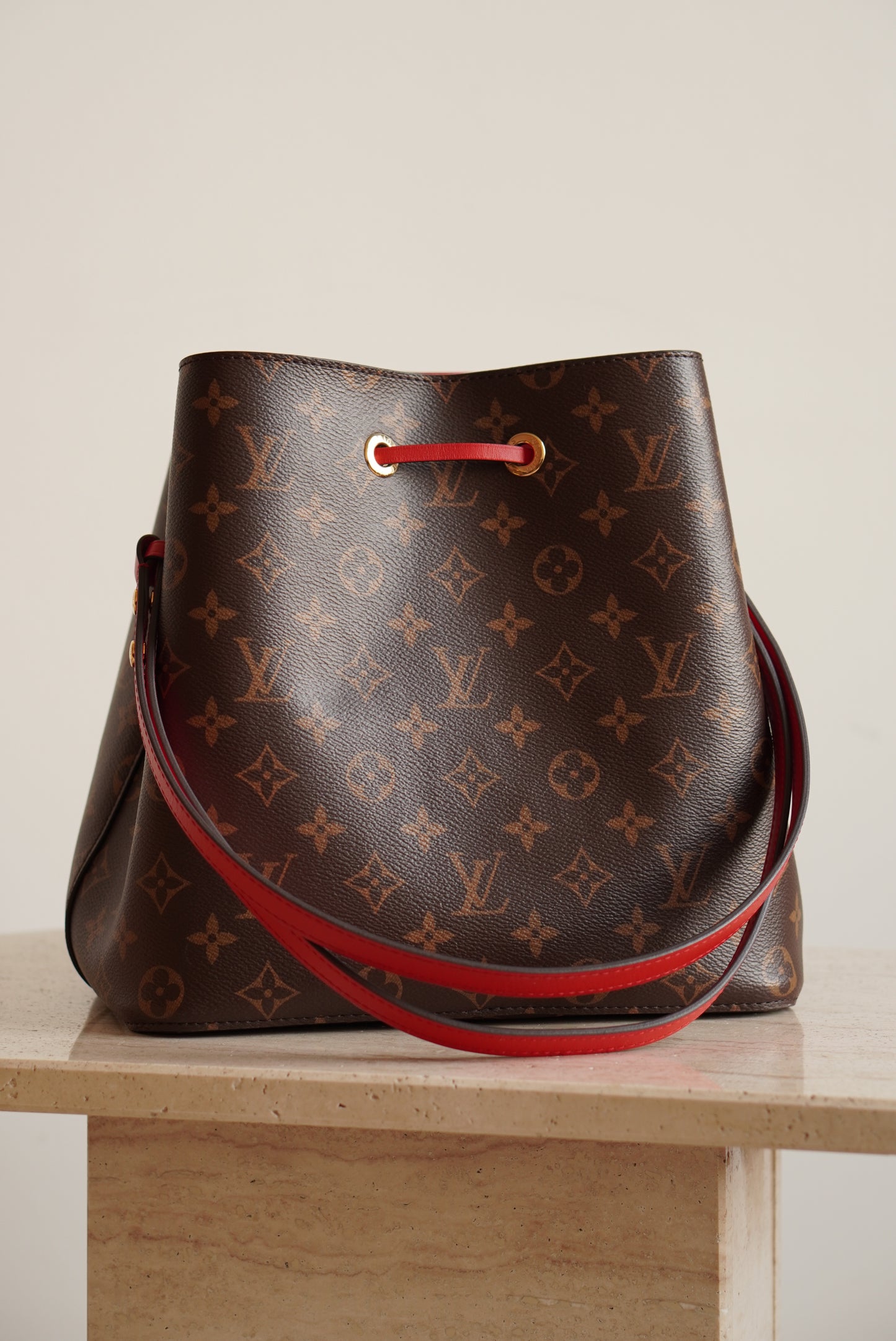 LOUIS VUITTON NÉONOÉ