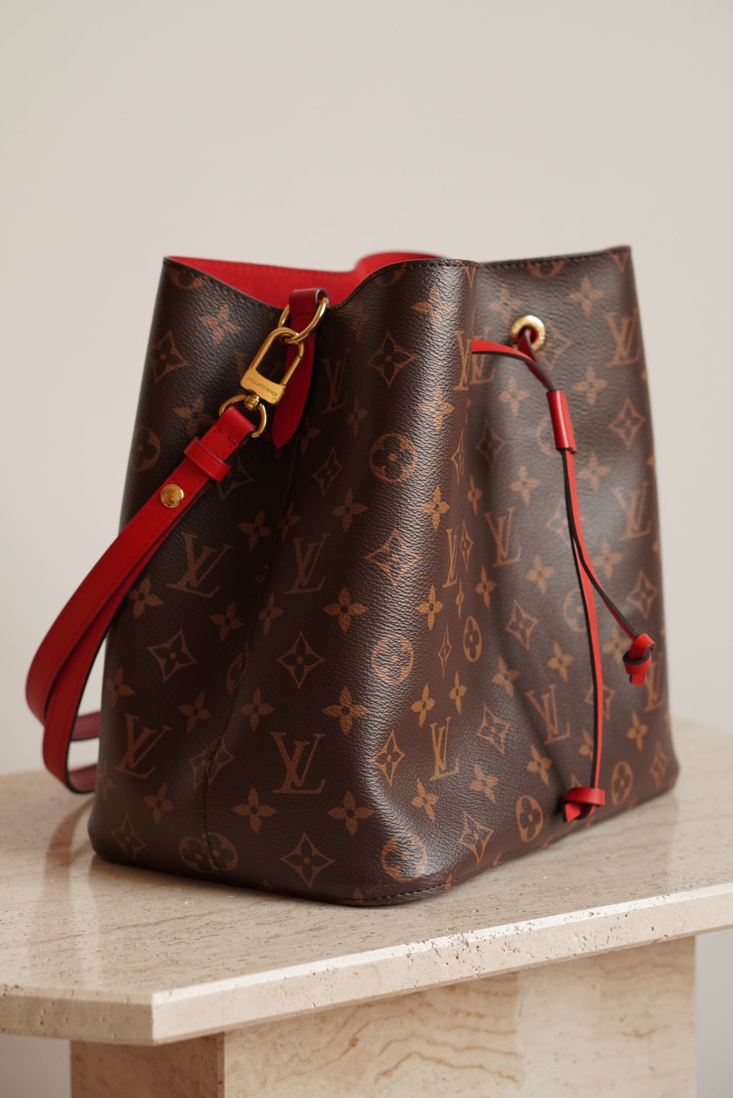 LOUIS VUITTON NÉONOÉ