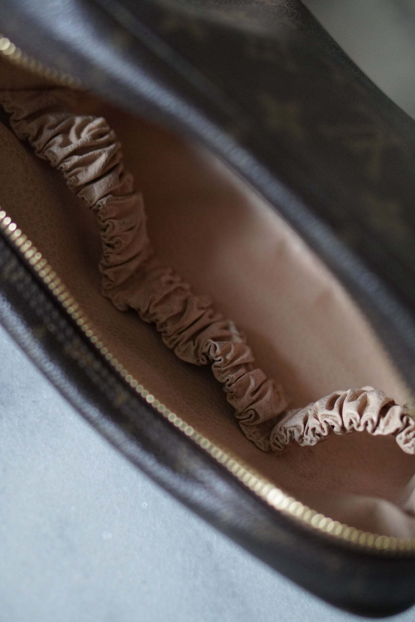 LOUIS VUITTON TROUSSE TOILETTE 23