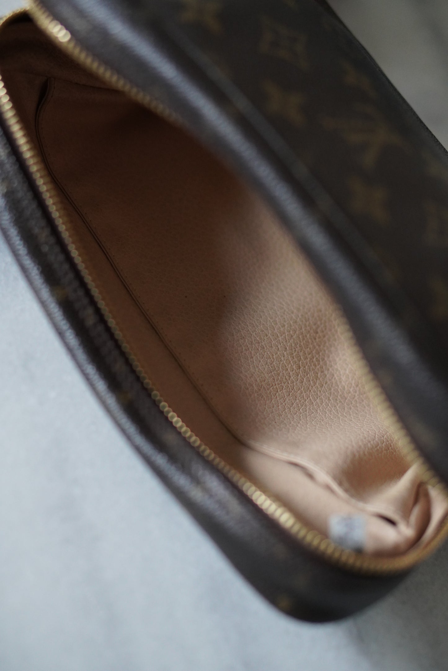 LOUIS VUITTON TROUSSE TOILETTE 23