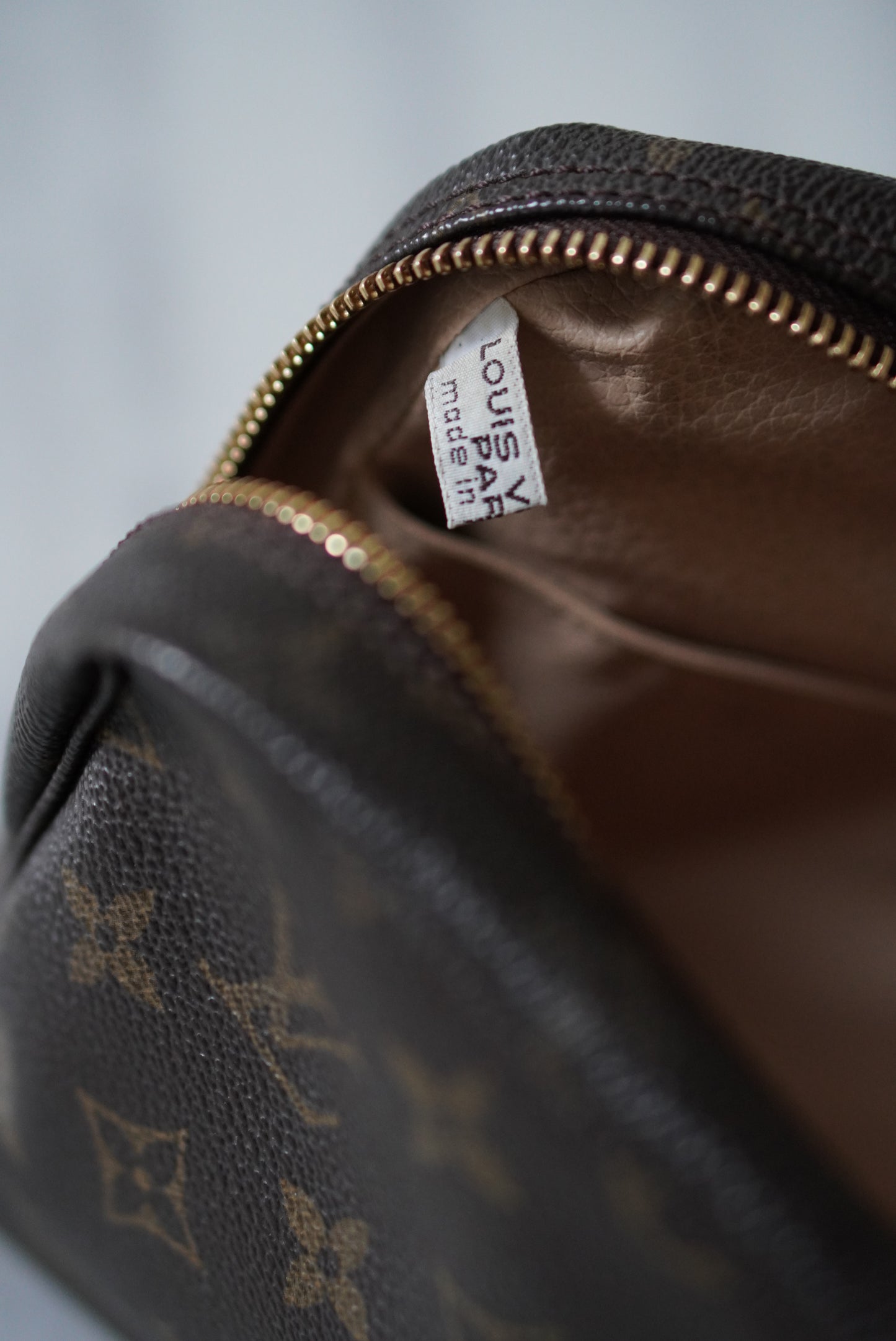 LOUIS VUITTON TROUSSE TOILETTE 23