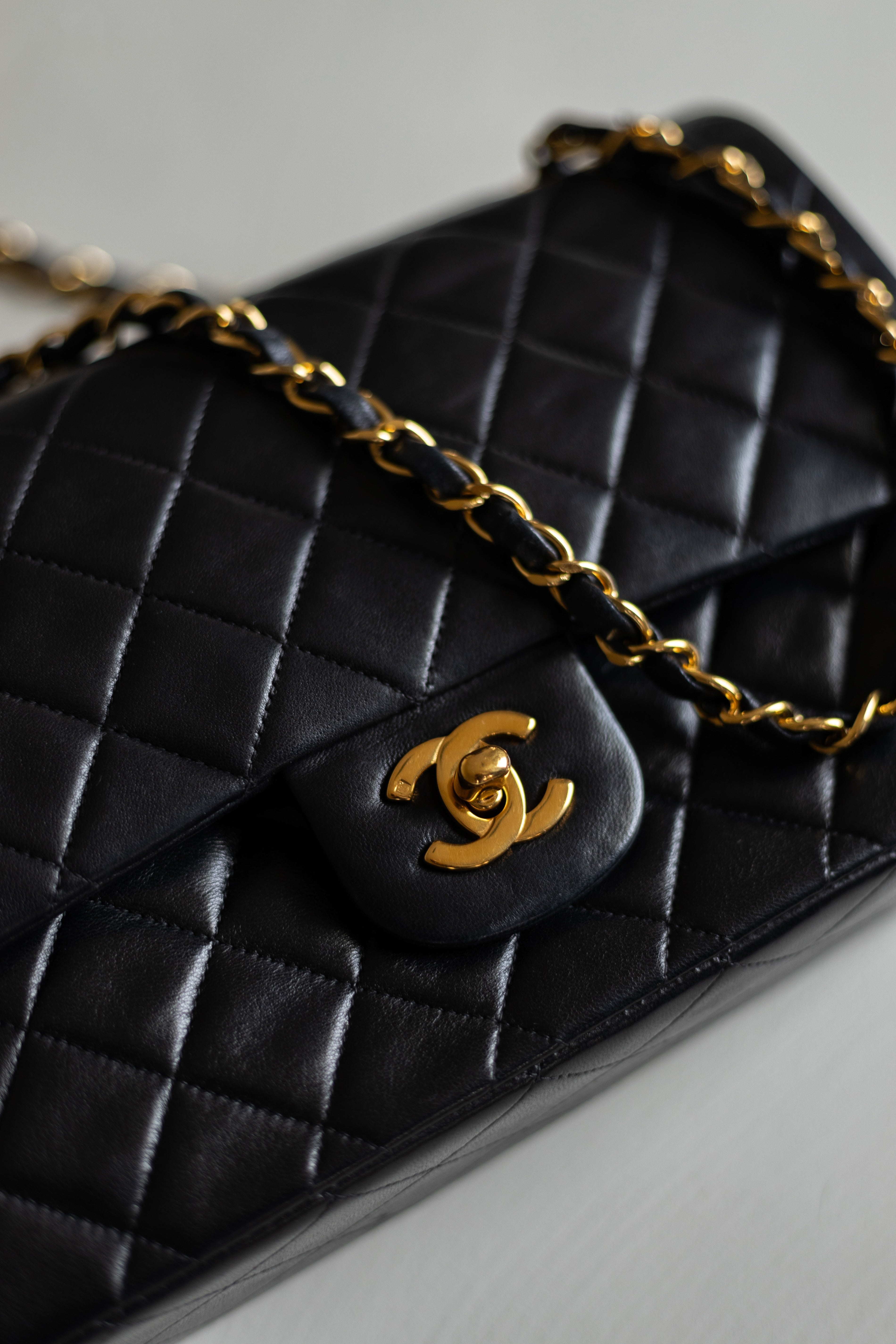CHANEL CLASSIC MEDIUM DOUBLE FLAP