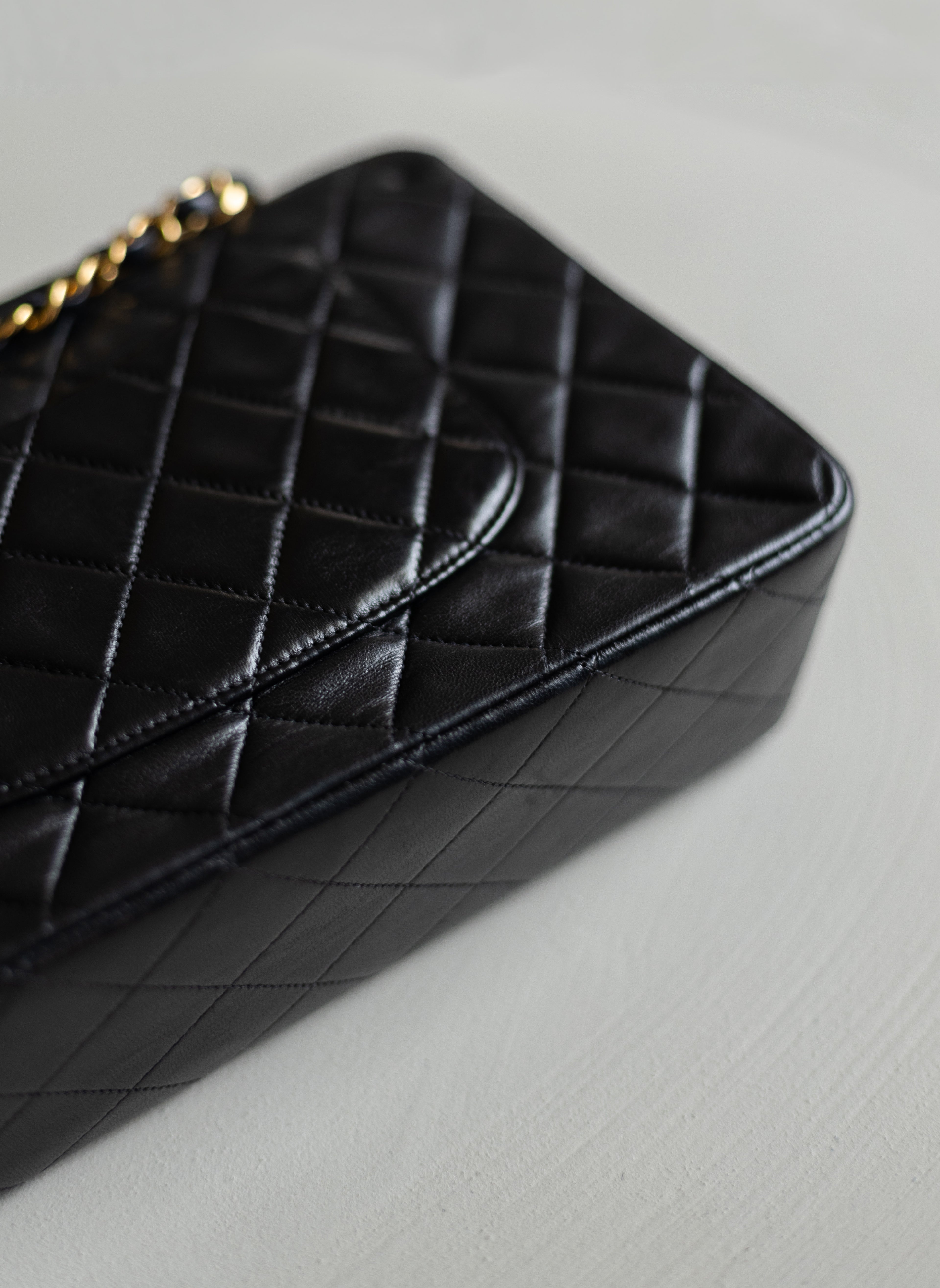 CHANEL CLASSIC MEDIUM DOUBLE FLAP