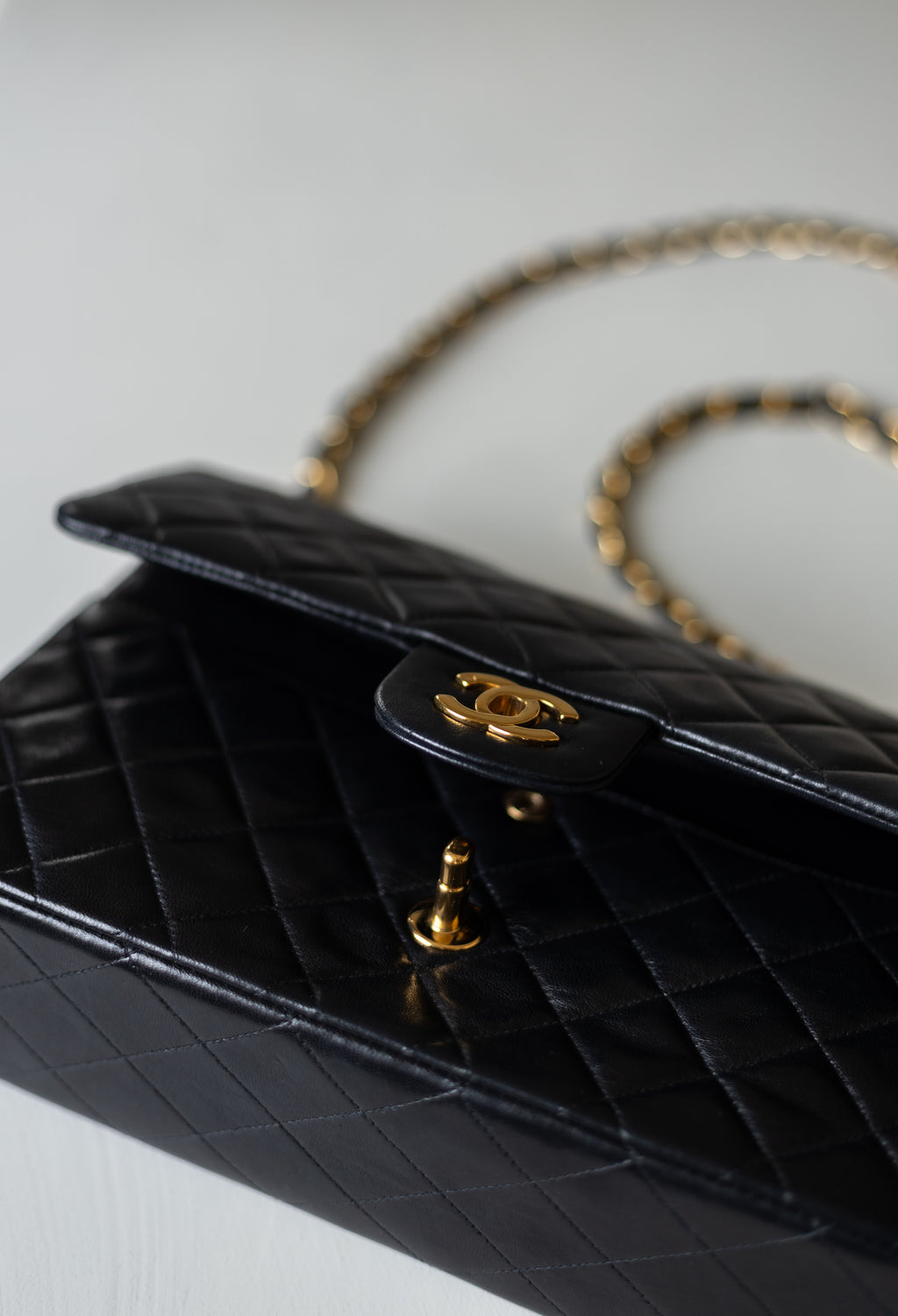 CHANEL CLASSIC MEDIUM DOUBLE FLAP