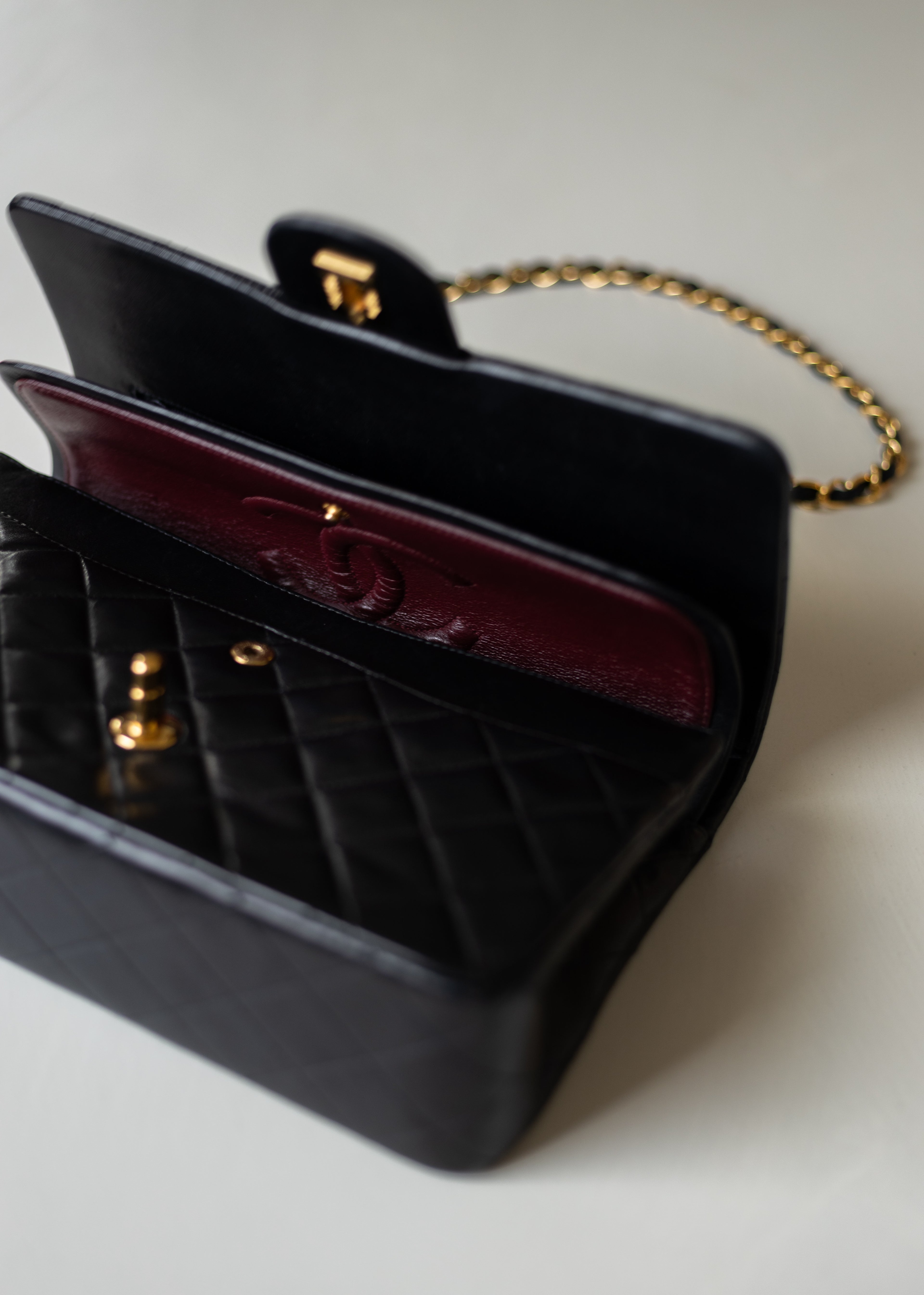 CHANEL CLASSIC MEDIUM DOUBLE FLAP