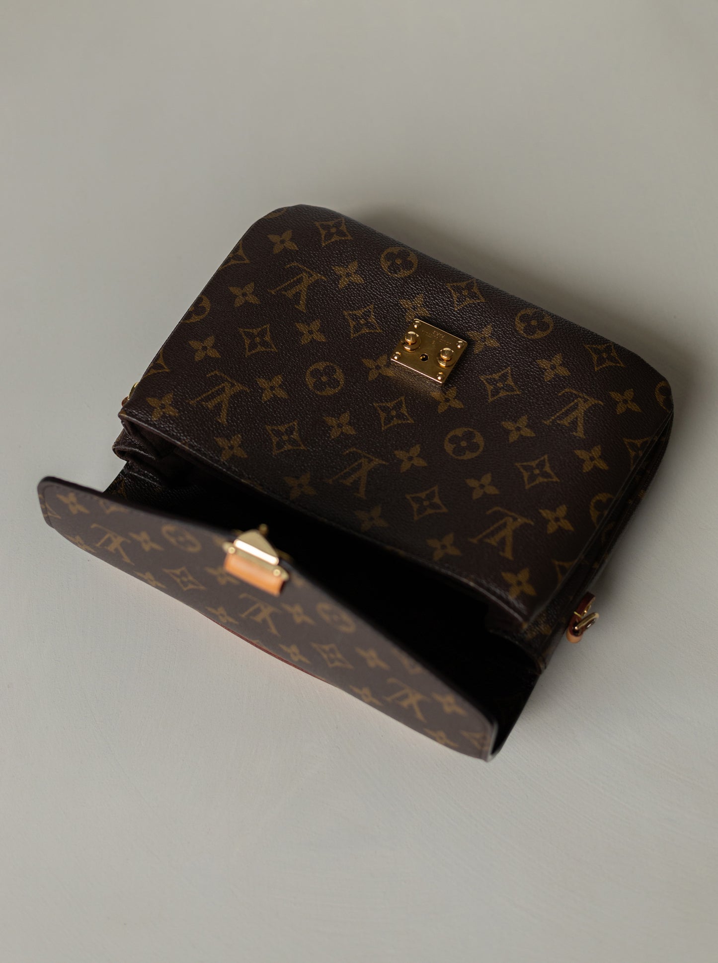 LOUIS VUITTON POCHETTE MÉTIS