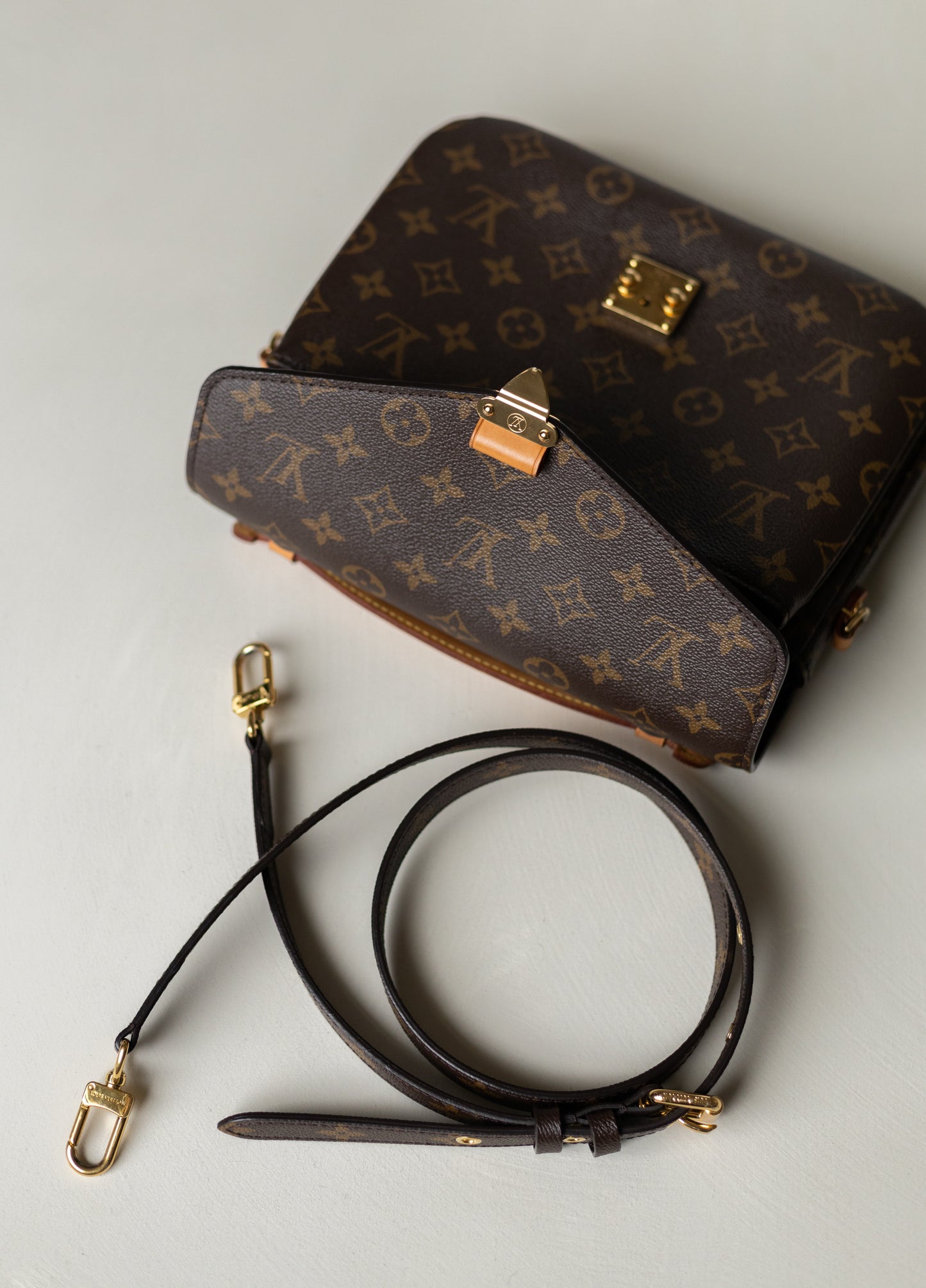 LOUIS VUITTON POCHETTE MÉTIS