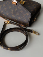 LOUIS VUITTON POCHETTE MÉTIS