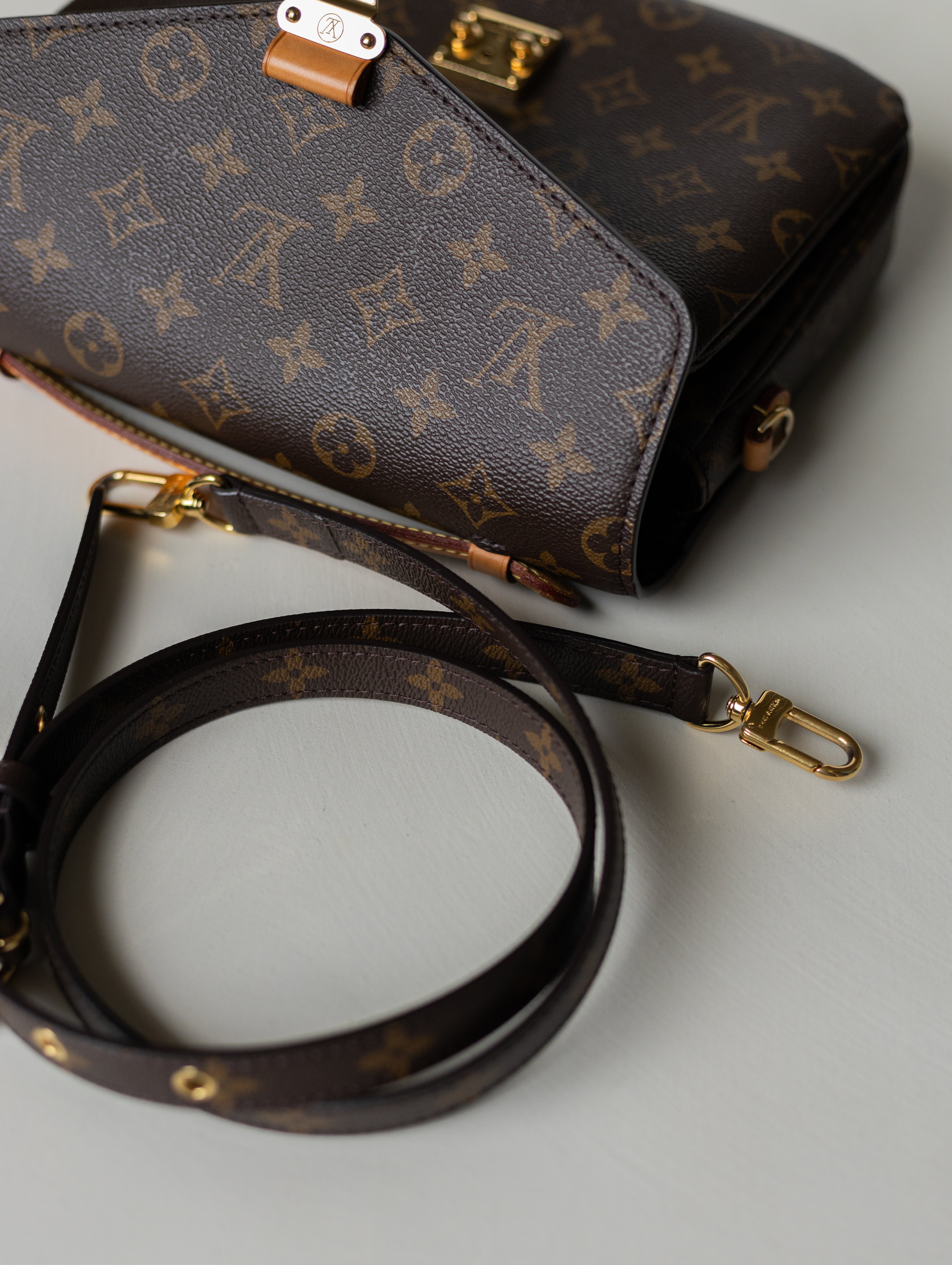 LOUIS VUITTON POCHETTE MÉTIS