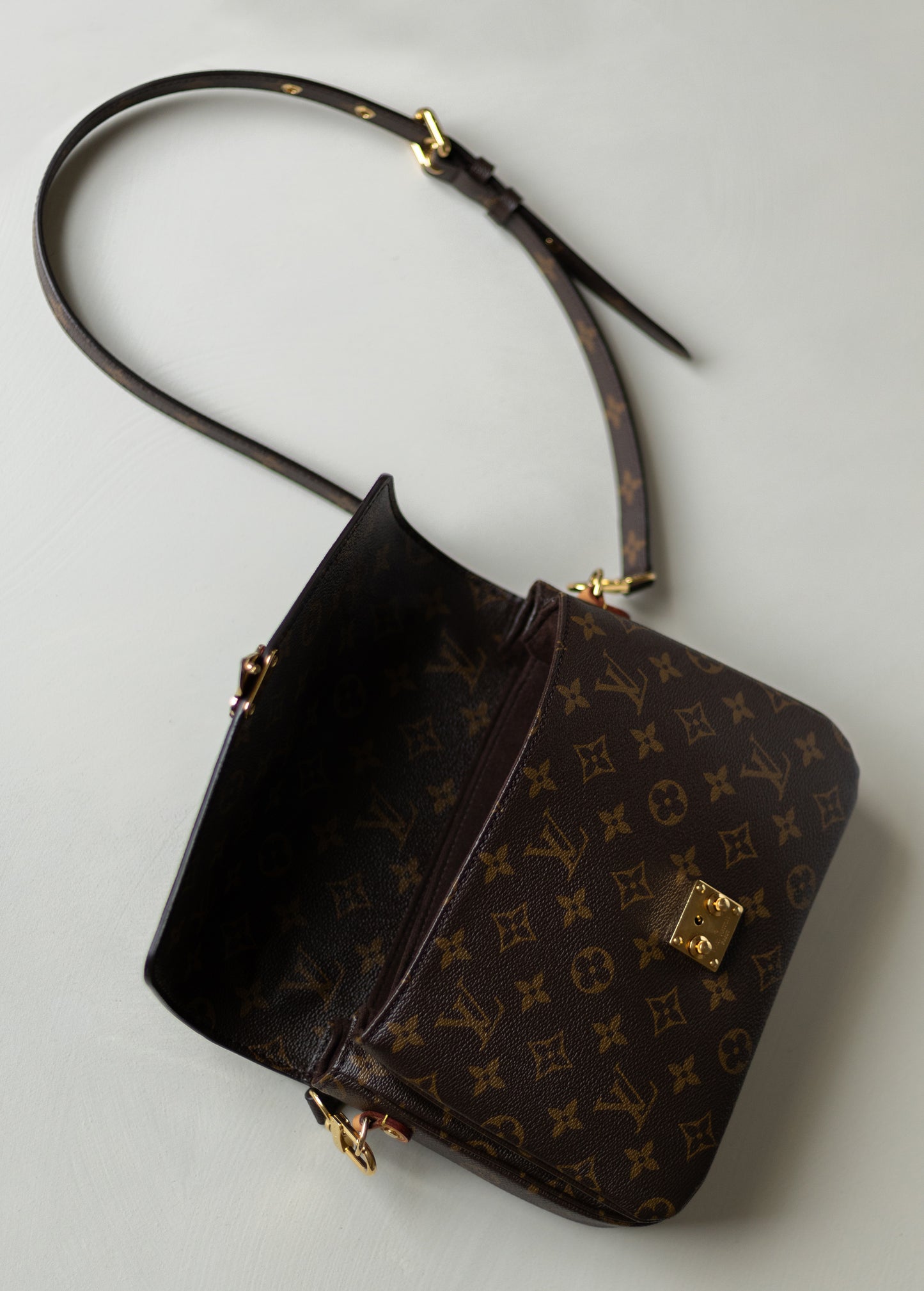 LOUIS VUITTON POCHETTE MÉTIS