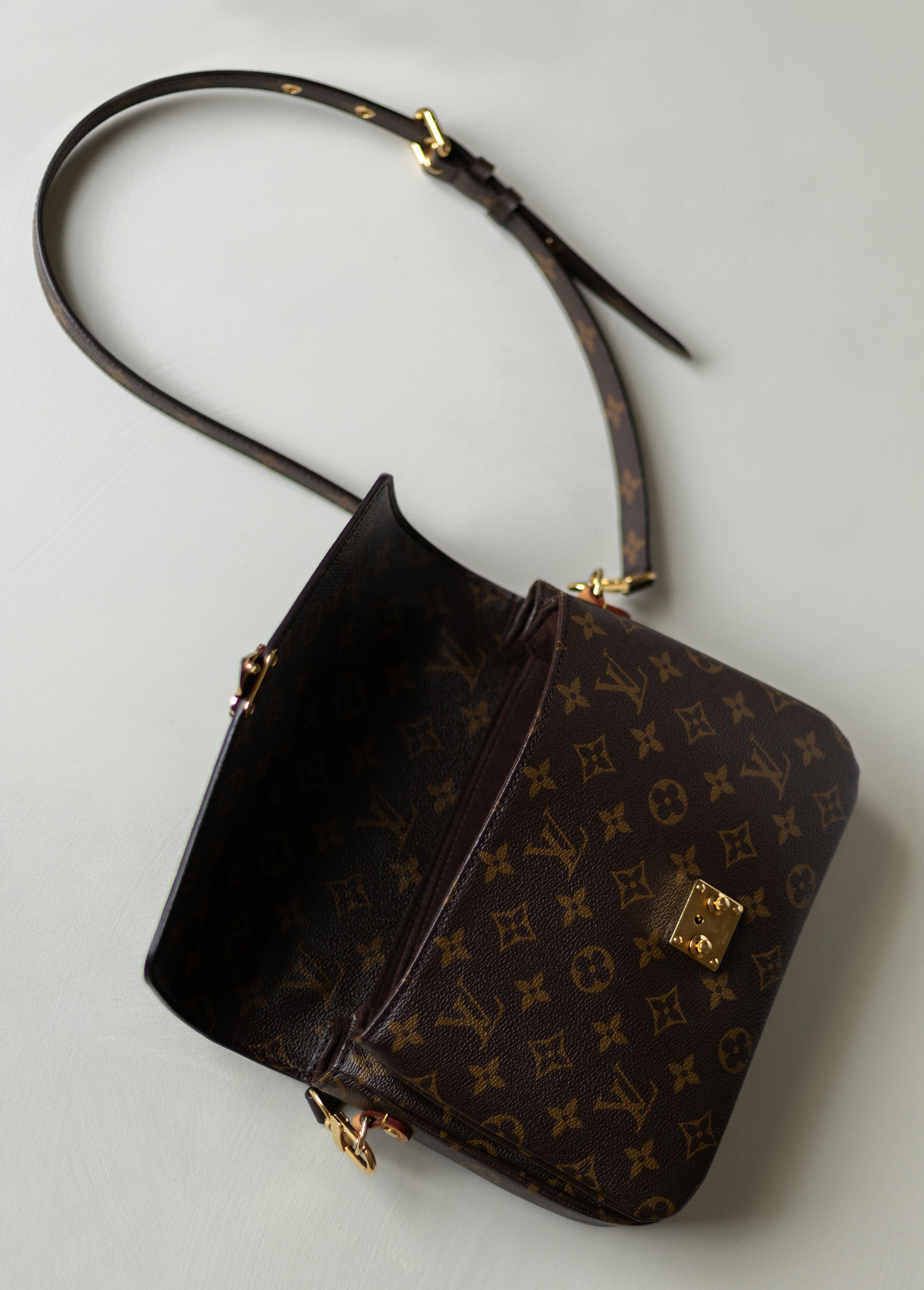 LOUIS VUITTON POCHETTE MÉTIS