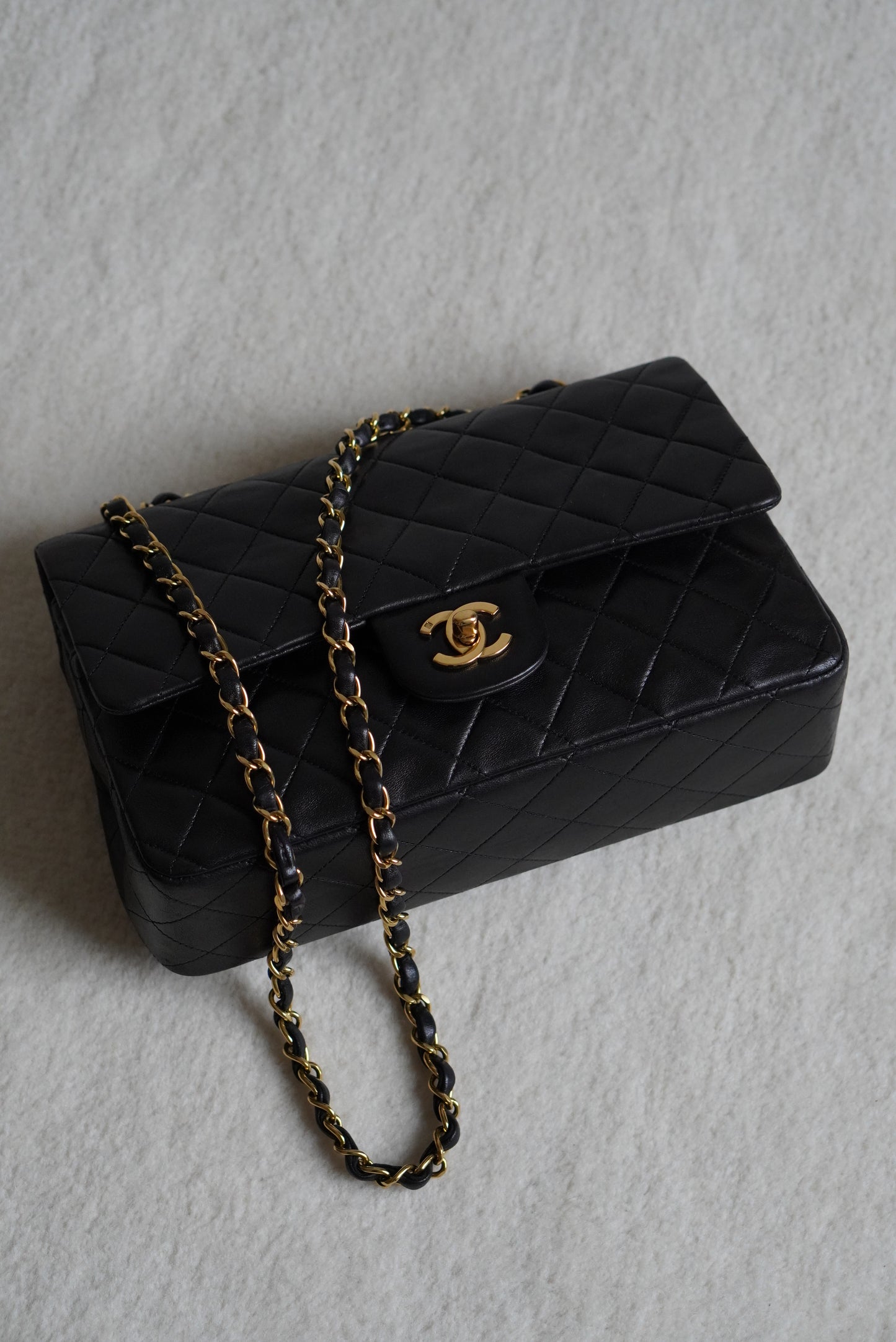 CHANEL CLASSIC MEDIUM DOUBLE FLAP