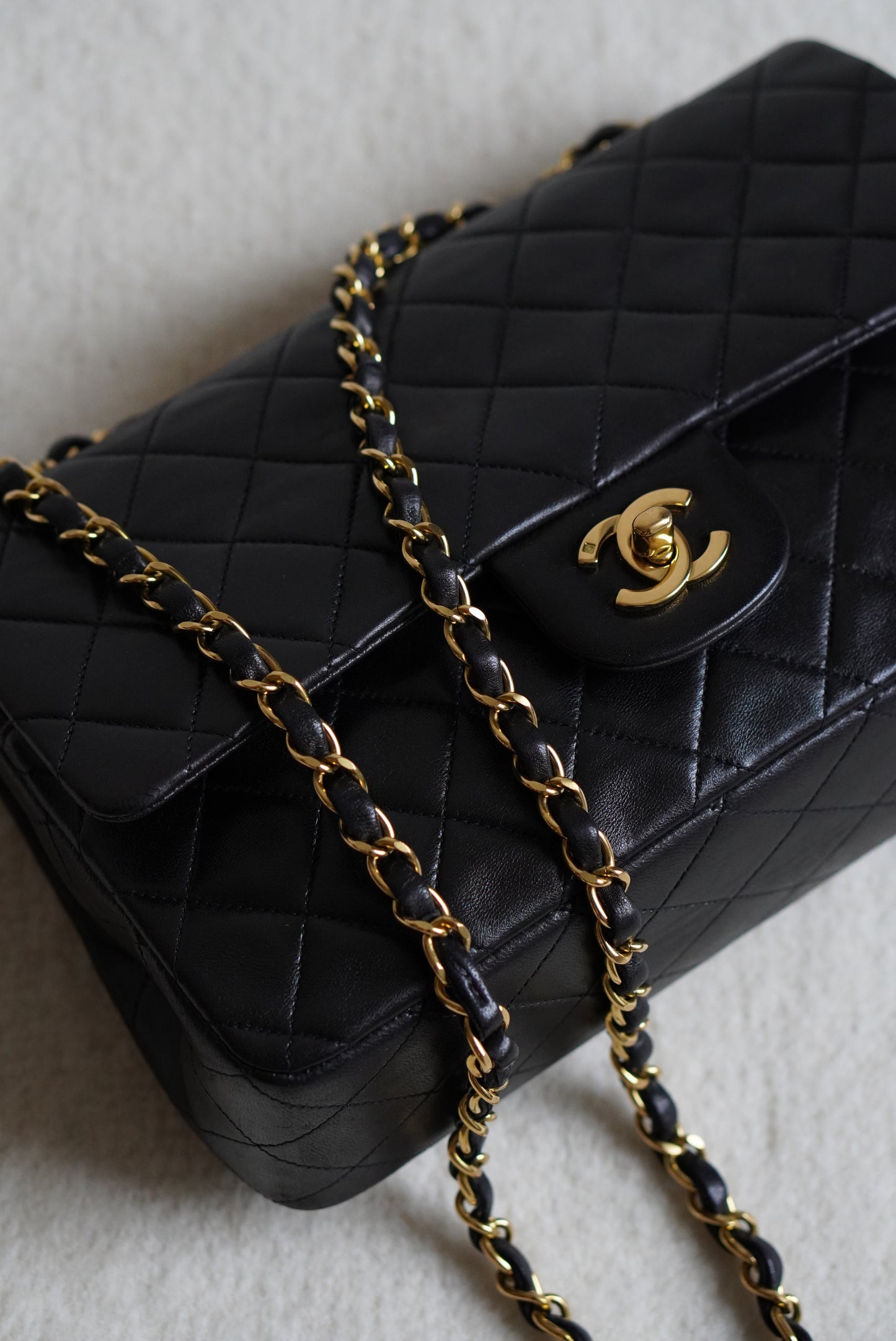 CHANEL CLASSIC MEDIUM DOUBLE FLAP