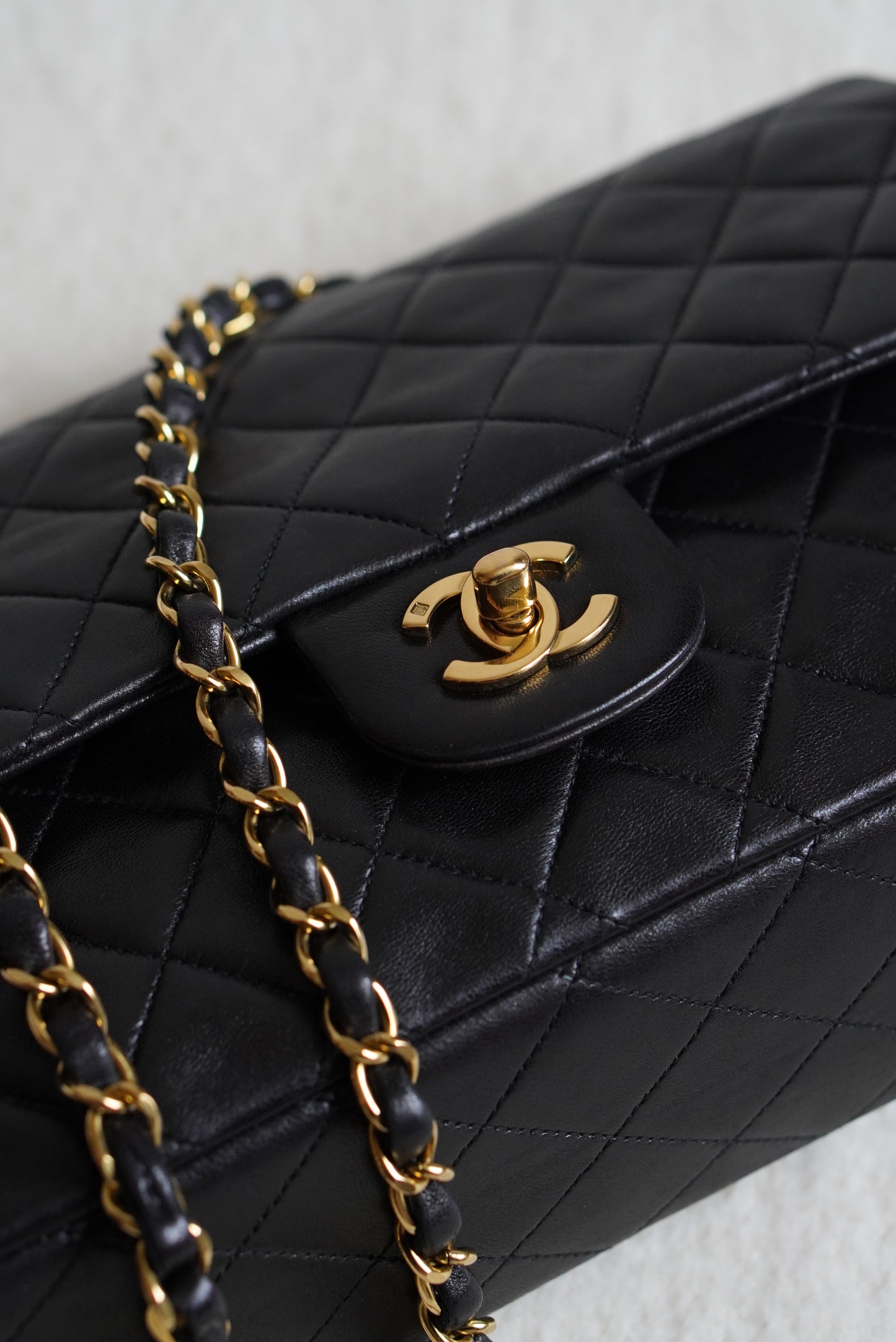CHANEL CLASSIC MEDIUM DOUBLE FLAP