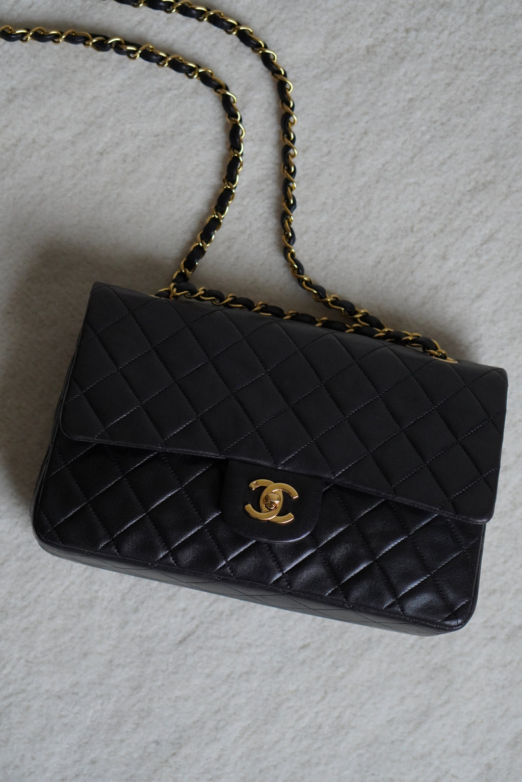 CHANEL CLASSIC MEDIUM DOUBLE FLAP