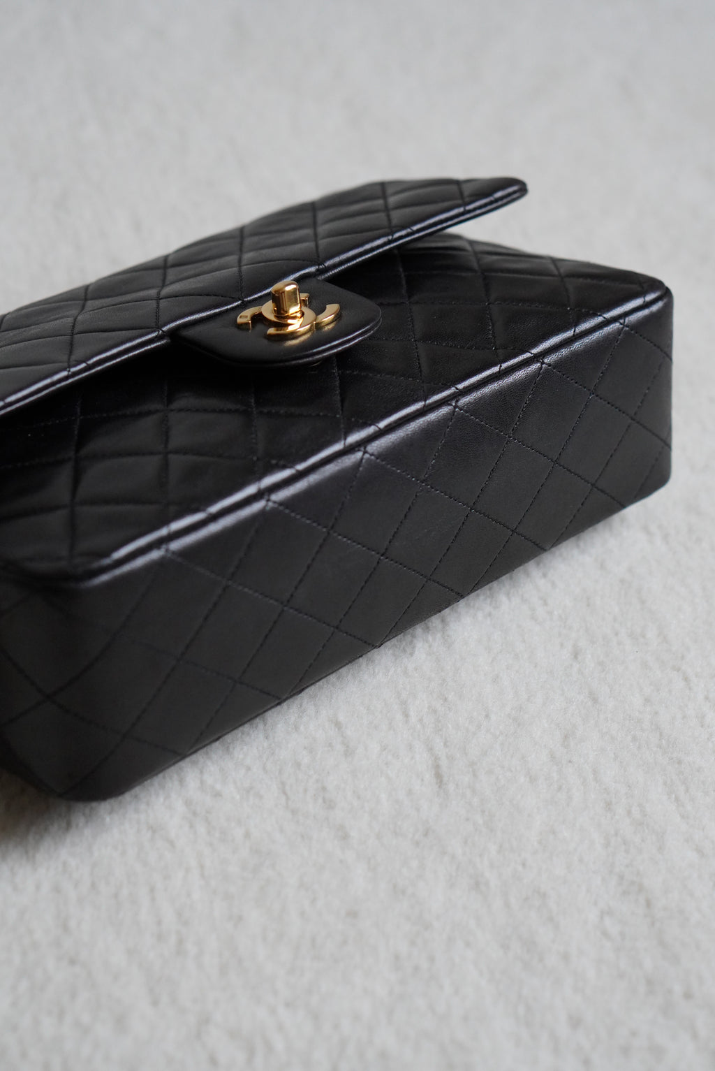 CHANEL CLASSIC MEDIUM DOUBLE FLAP