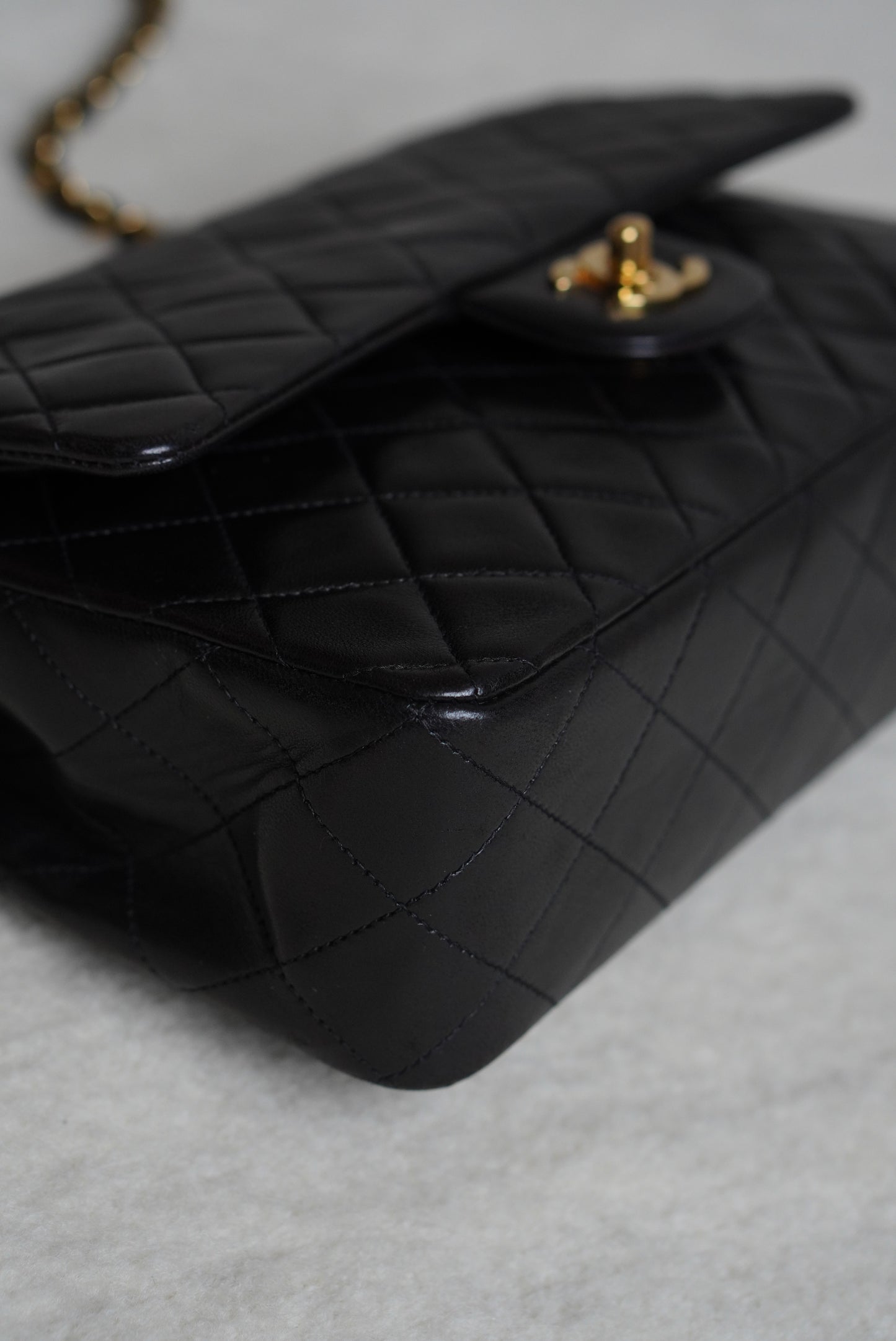 CHANEL CLASSIC MEDIUM DOUBLE FLAP