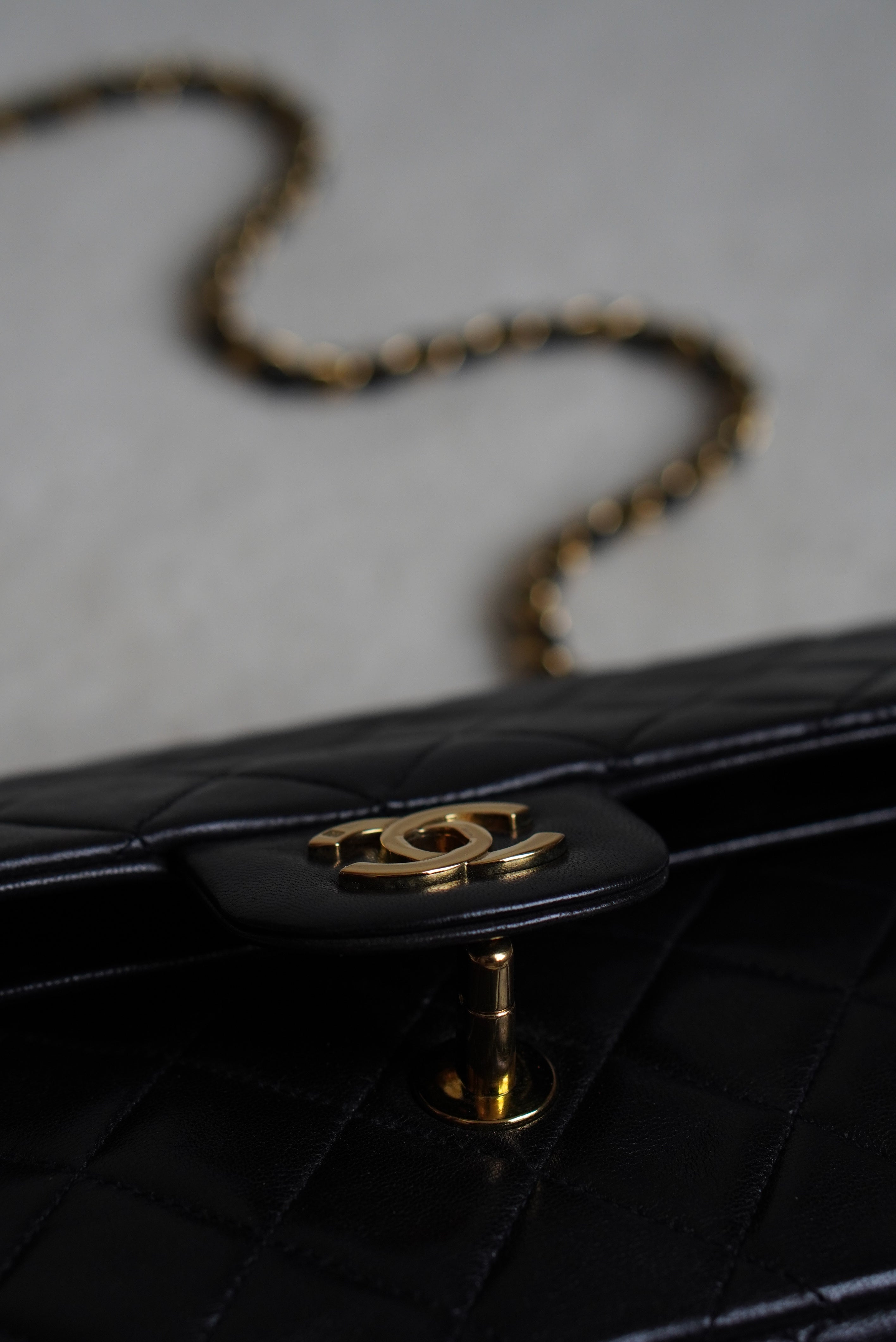 CHANEL CLASSIC MEDIUM DOUBLE FLAP